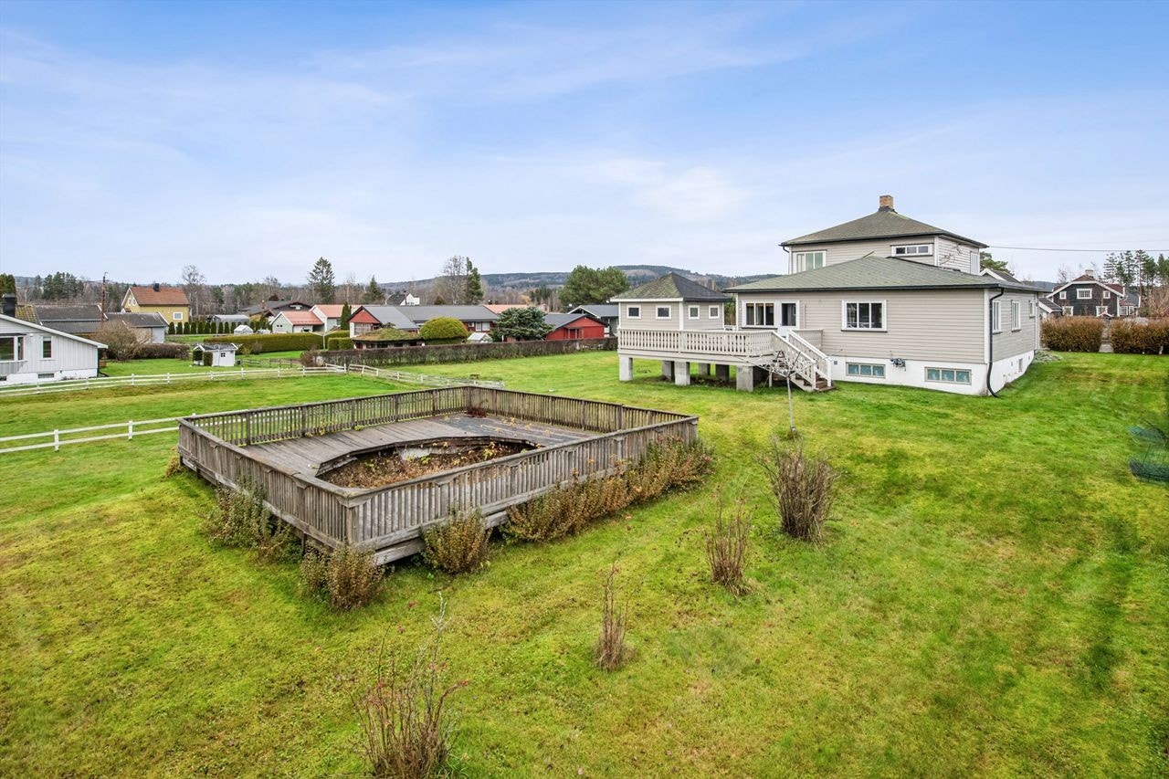 Hagen gir rikelig med plass for lek og utendørsaktiviteter i trygge omgivelser. Galleribilde