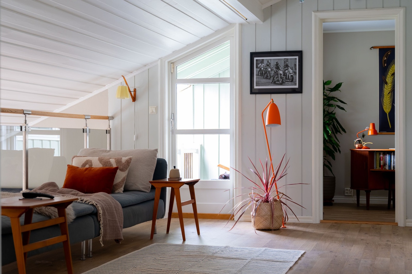 Fra stuen er det utgang til boligens veranda. Galleribilde