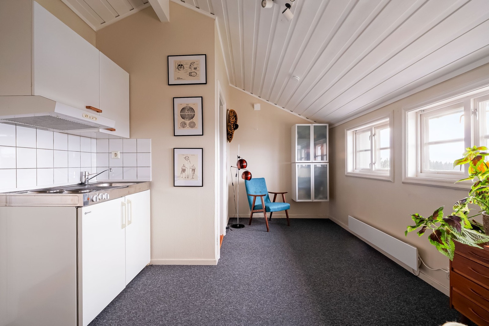 Her er det plass til seng, sofa og tilhørende møblement. Galleribilde