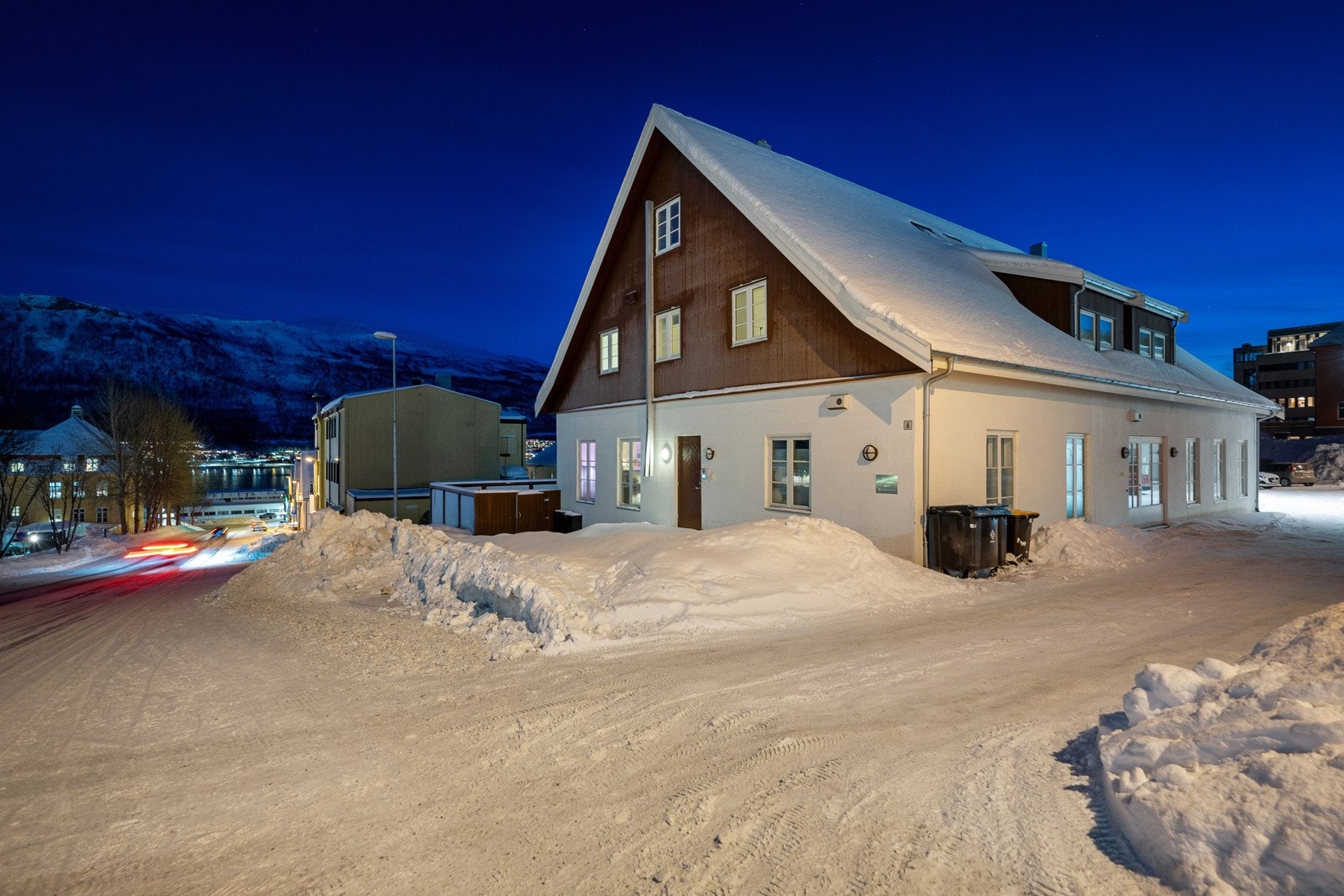 Bygget ligger sentralt til i sentrum. Galleribilde