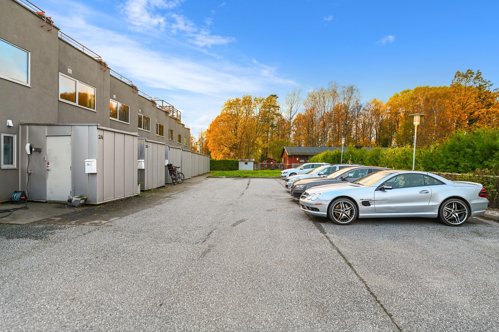 Boligen disponerer en parkeringsplass. Galleribilde