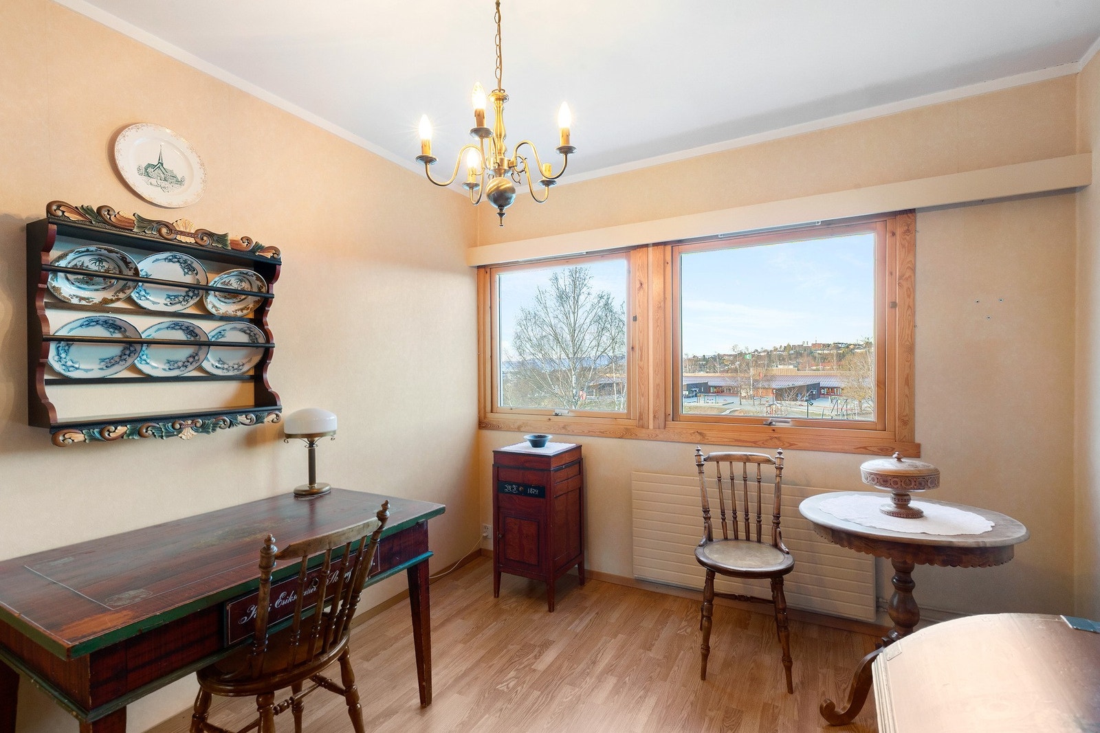 Soverom på 10,5 kvadratmeter brukt som kontor av dagens eier. Galleribilde