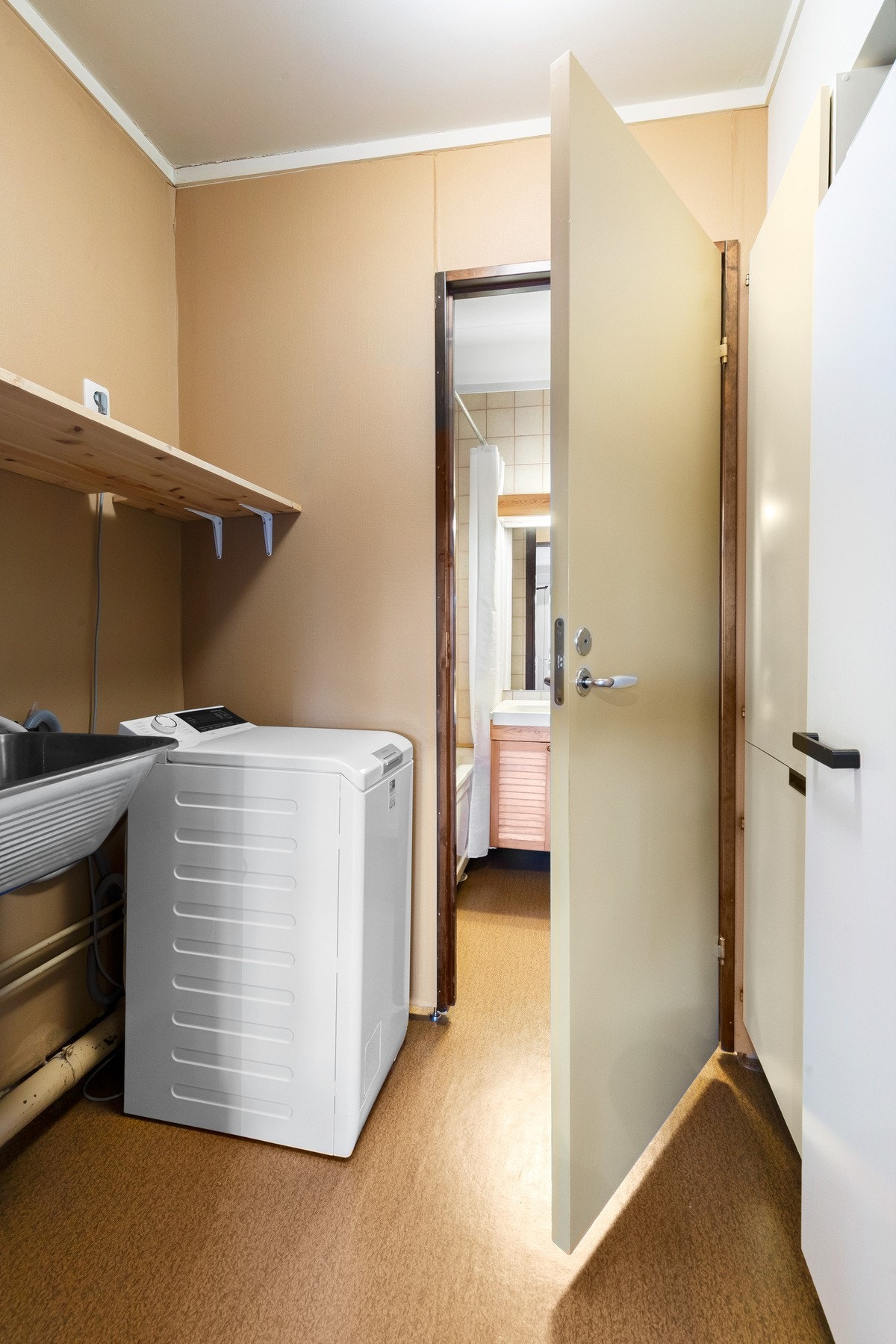 Praktisk vaskerom på 2,5 kvadratmeter. Galleribilde