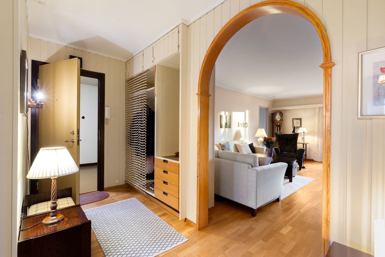 Flott entré på gode 8,5 kvadratmeter. Galleribilde