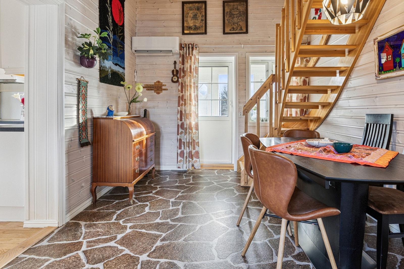 - Varmepumpe gir en lun og herlig varme året rundt. Galleribilde