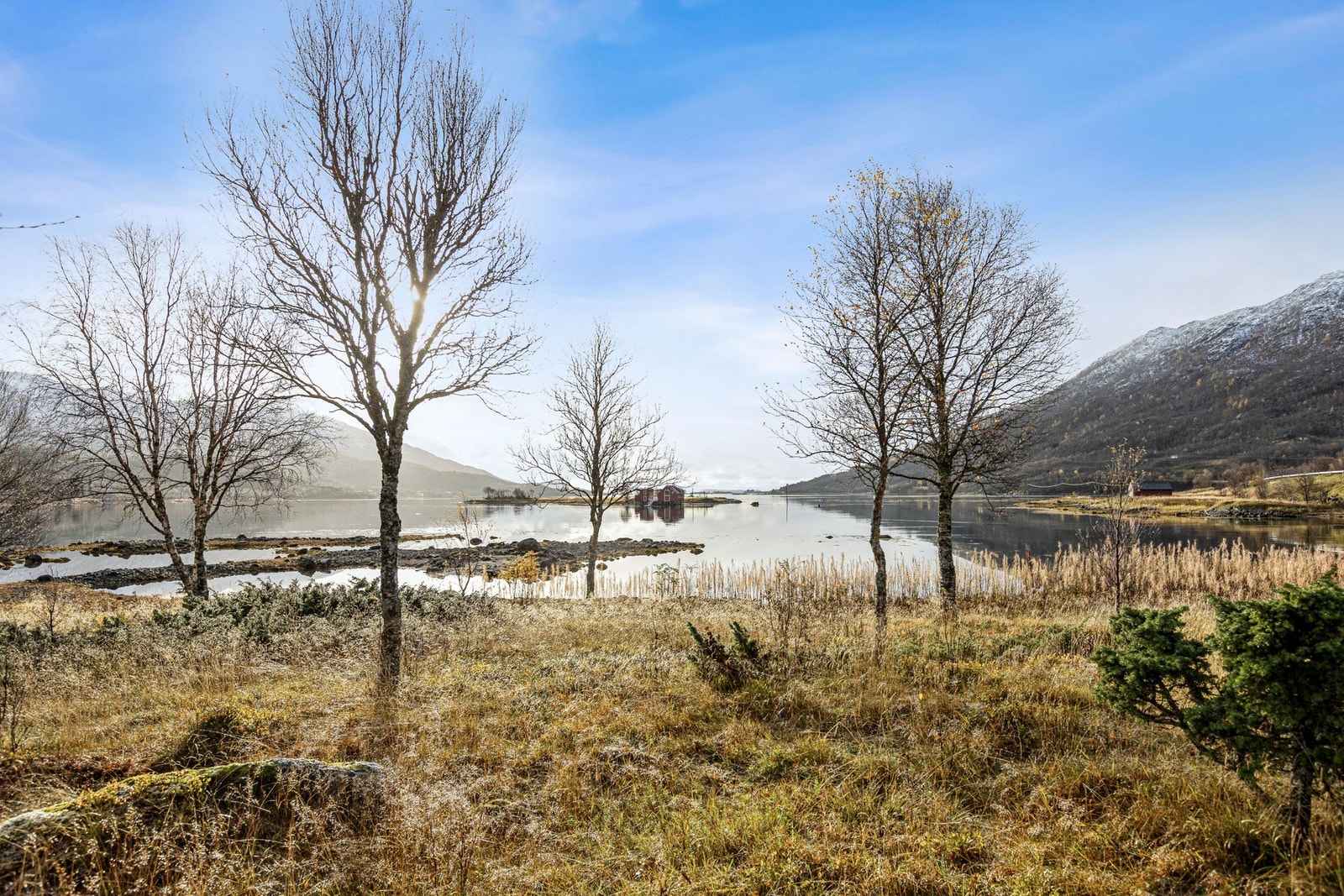 - Tomta er på 1,4 mål med nydelig plassering. Galleribilde