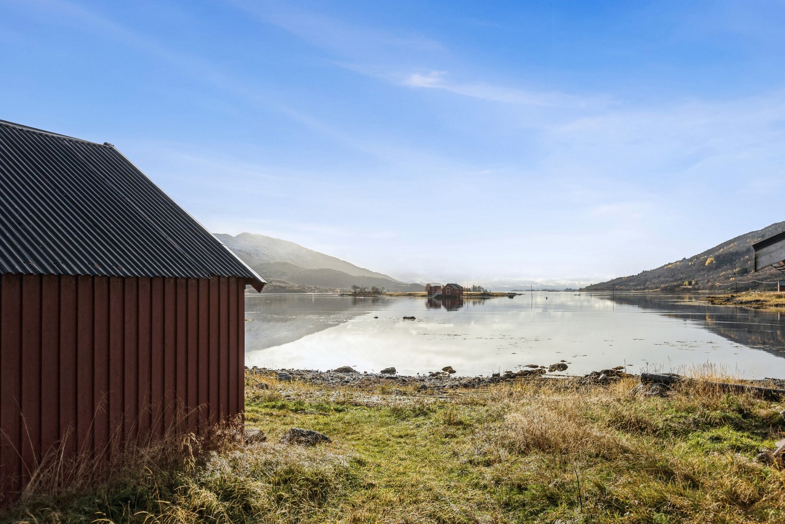 - Vakker natur med nærhet til hav og fjell. Galleribilde