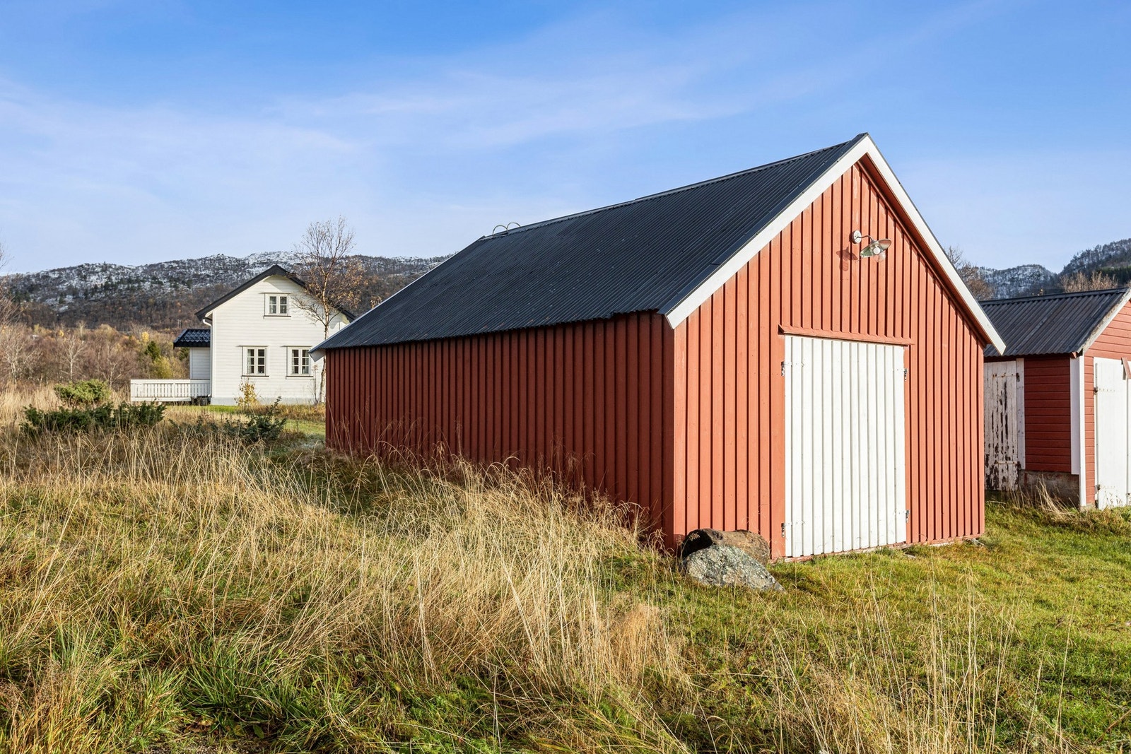 - Tenk å kunne spasere rett ned til fjæra og sette ut båten på en varm sommerdag. Galleribilde
