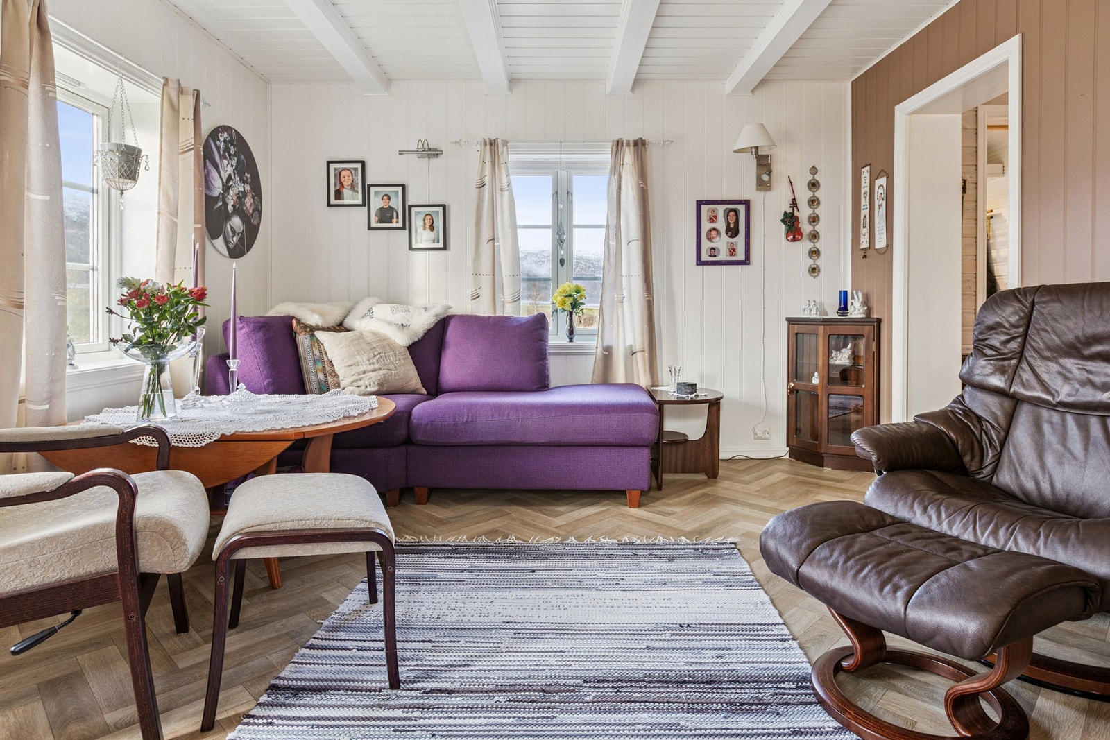 - Boligen har et nostalgisk preg med orginale dragere i tak. Galleribilde