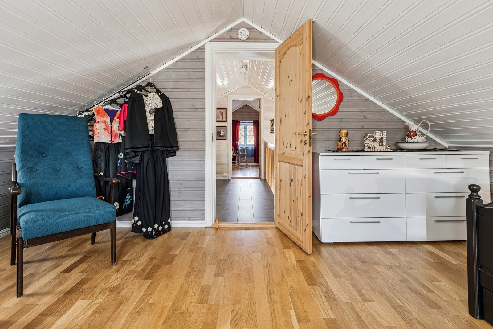 - Romslig soverom hvor det er gode møbleringsmuligheter. Galleribilde