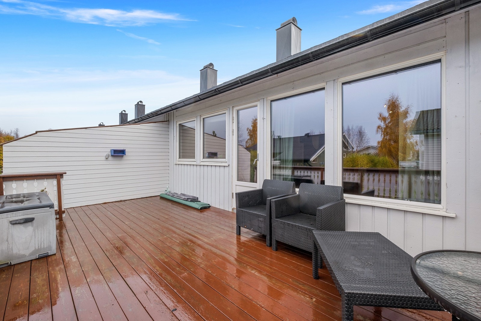 Terrassen har god størrelse til et godt utvalg av utemøbler. Galleribilde