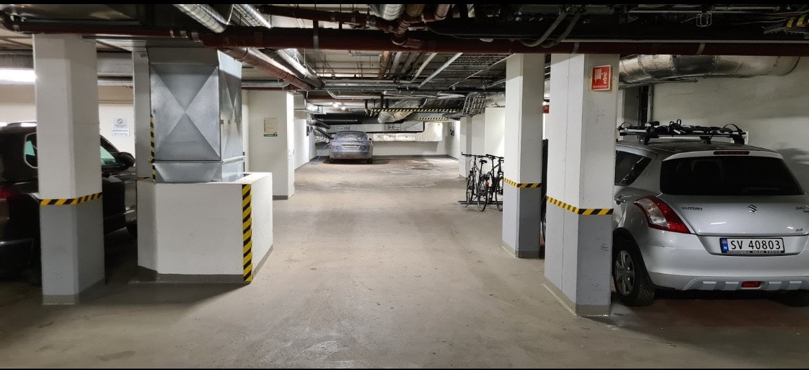 Ypperlig intern beliggenhet i anlegget. Skjermet fra naboer. Galleribilde