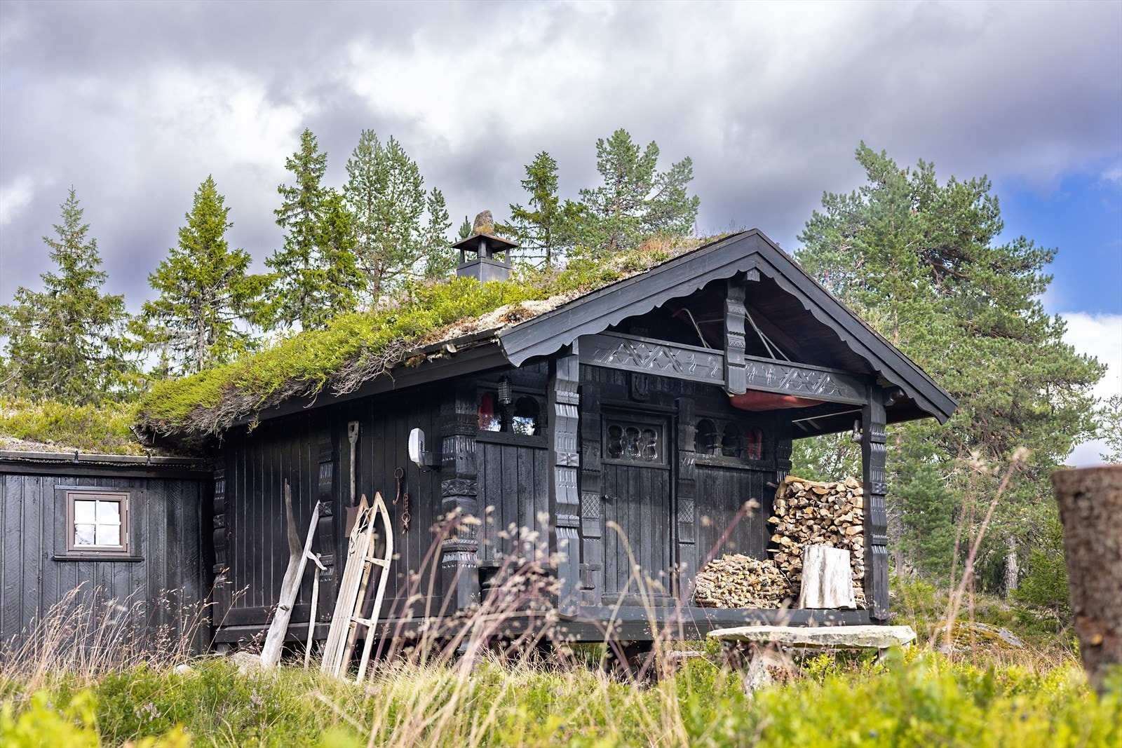 Stabbursdelen av hyttetunet. Perfekt for gjester eller ungdom som vil være litt for seg selv. Galleribilde