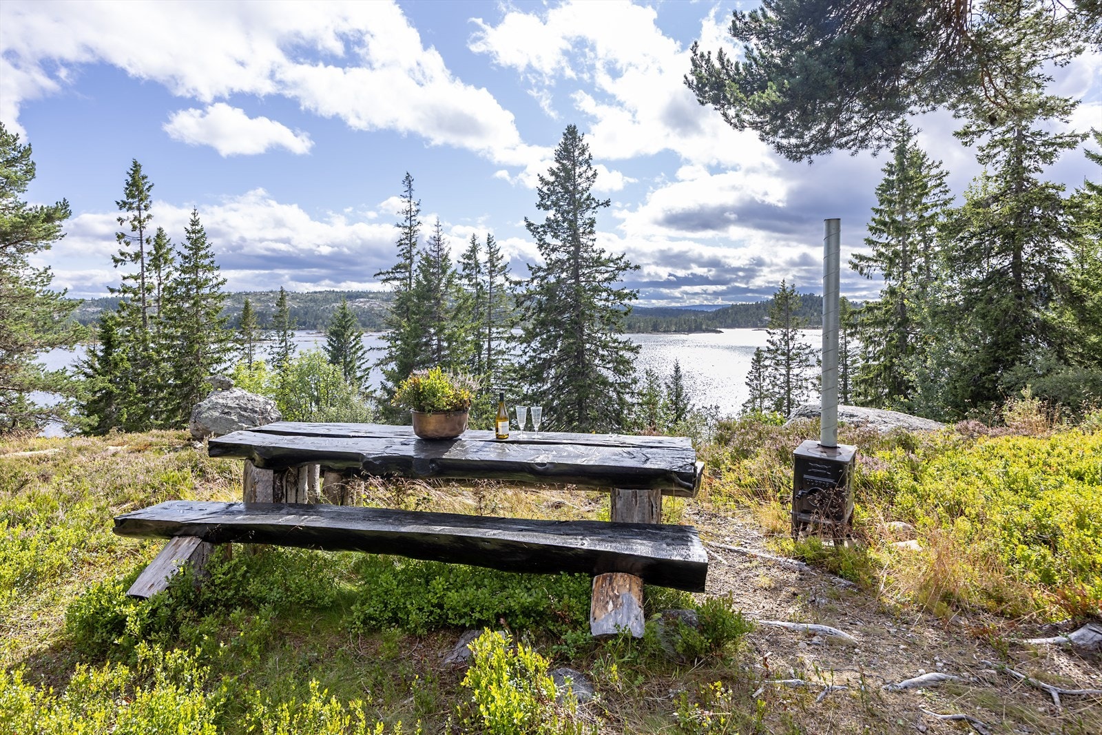 Gode muligheter til å dekke på ute når været innbyr til det. Galleribilde