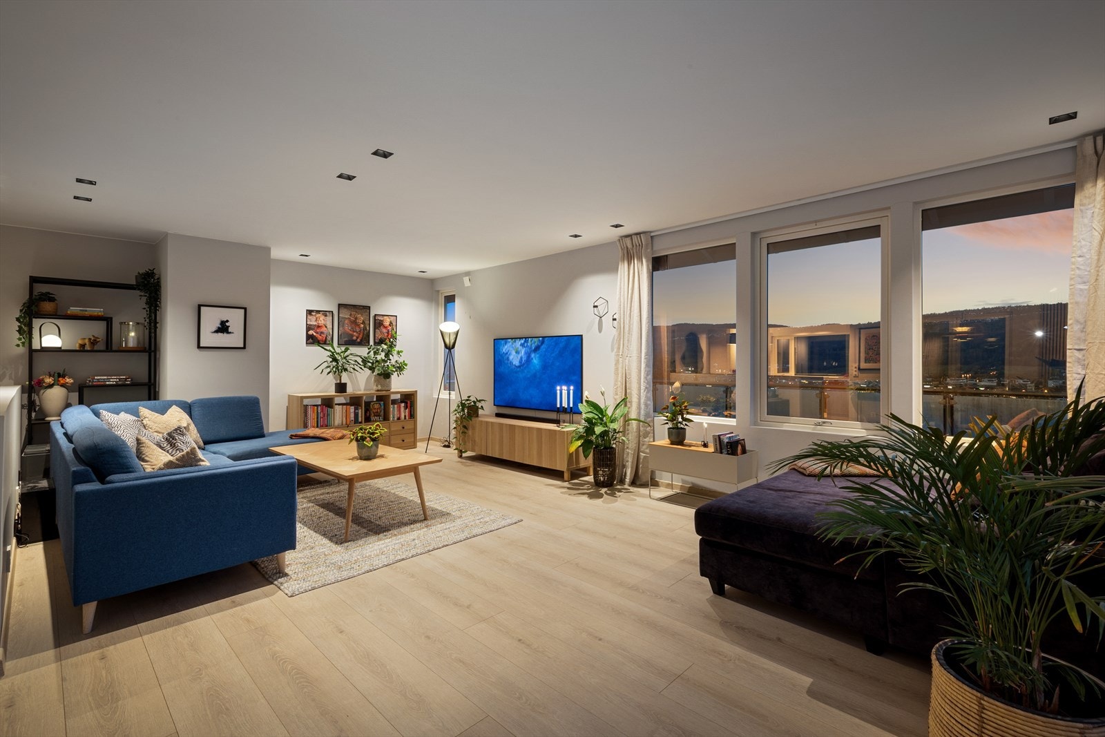 Kveldsstemning i stuen. Galleribilde