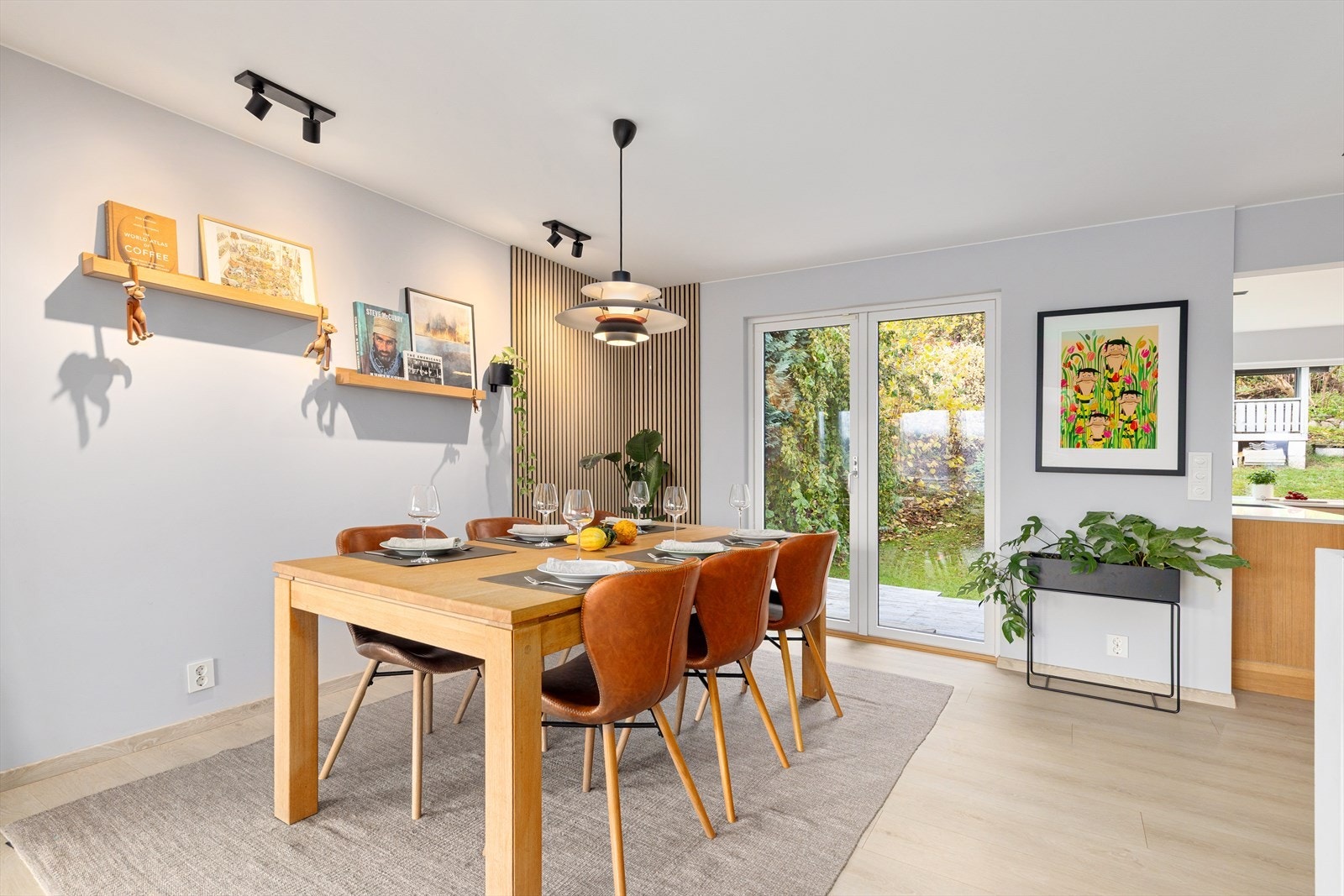 Samle familie og/eller venner rundt middagsbordet for et bedre måltid og en hyggelig stund. Galleribilde