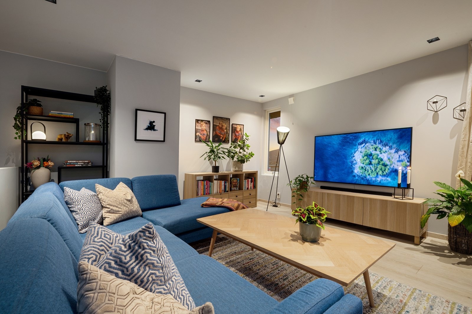 Stuen har vannbåren gulvvarme. Galleribilde