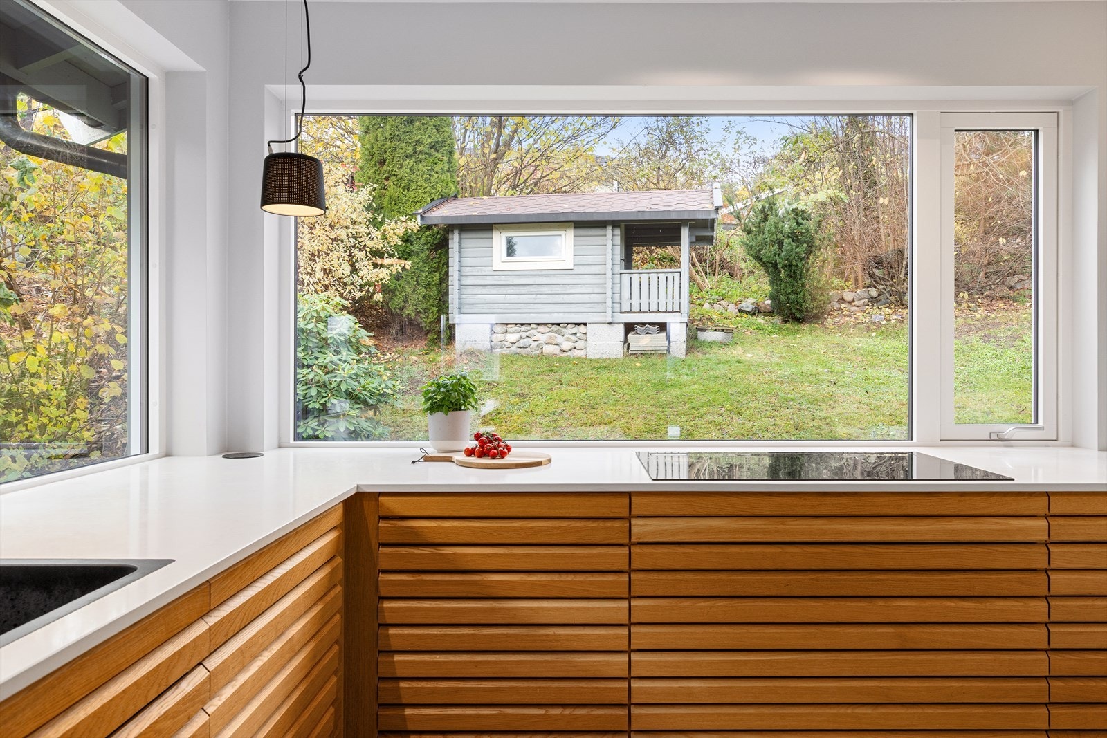 Kvalitetsbenkeplate av typen kompositt. Galleribilde