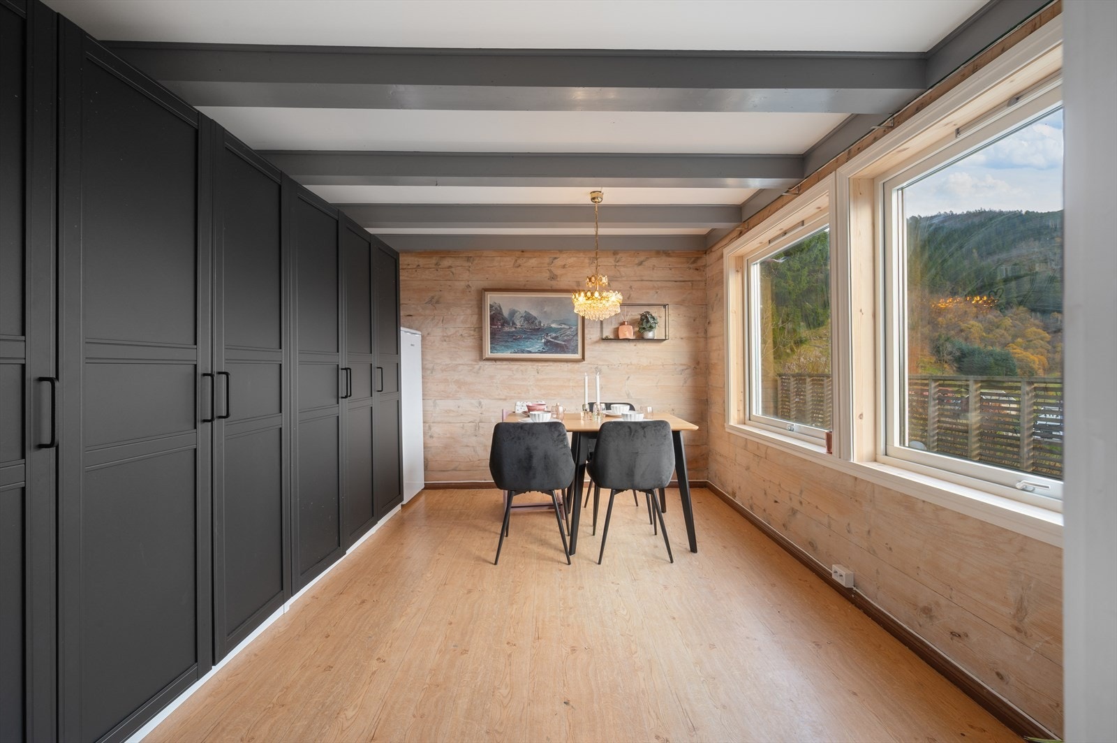 Her er det god plass til å innrede spisestuen. Galleribilde