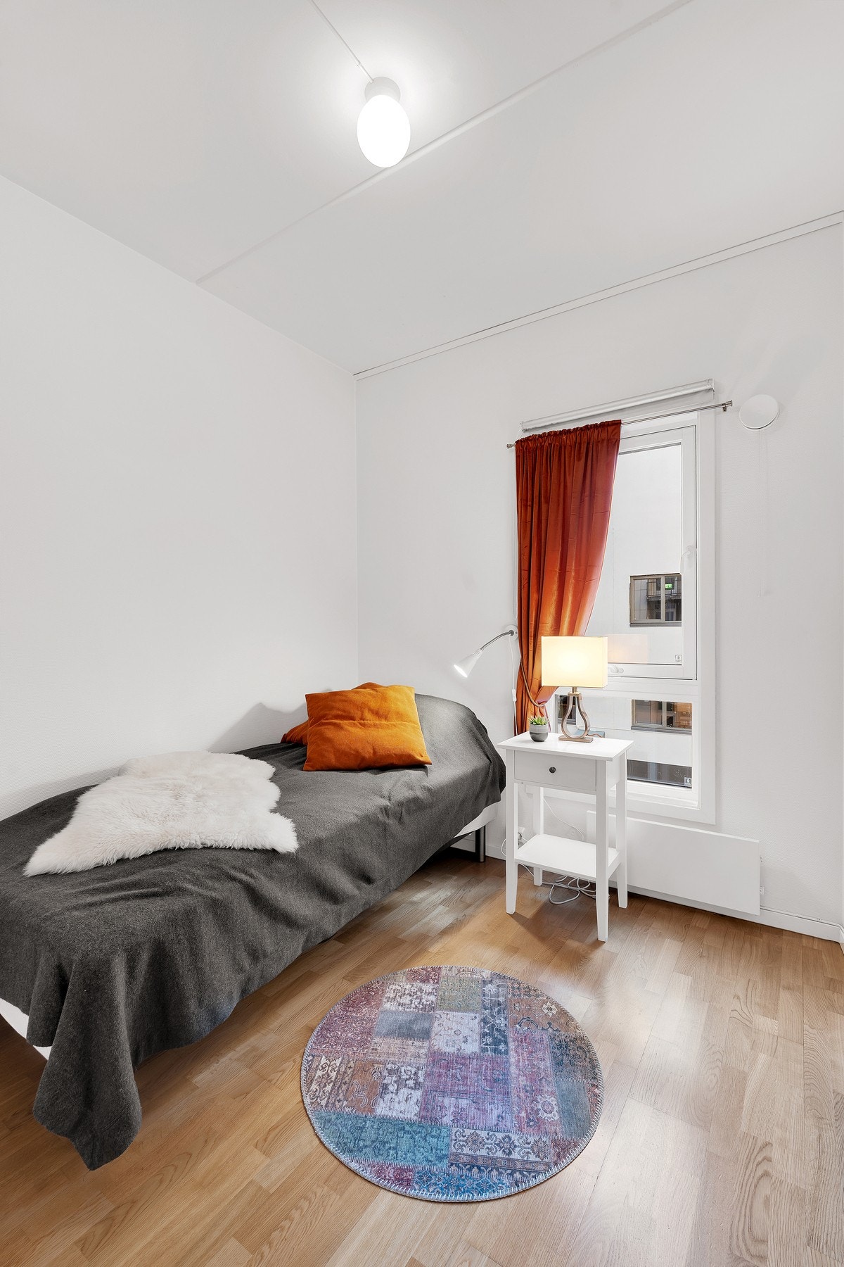 Soverom 2 også med skyvedørsgarderobe Galleribilde