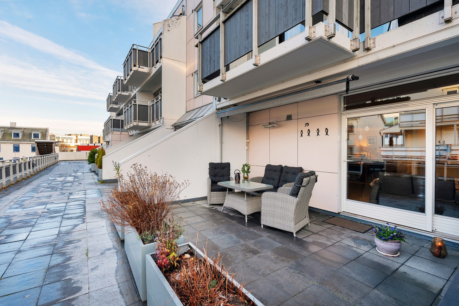 Vestvendt terrasse Galleribilde