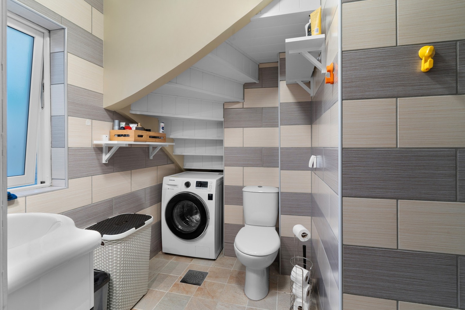 Dette ett bad i hovedetasjen og ett bad på loftet. Galleribilde