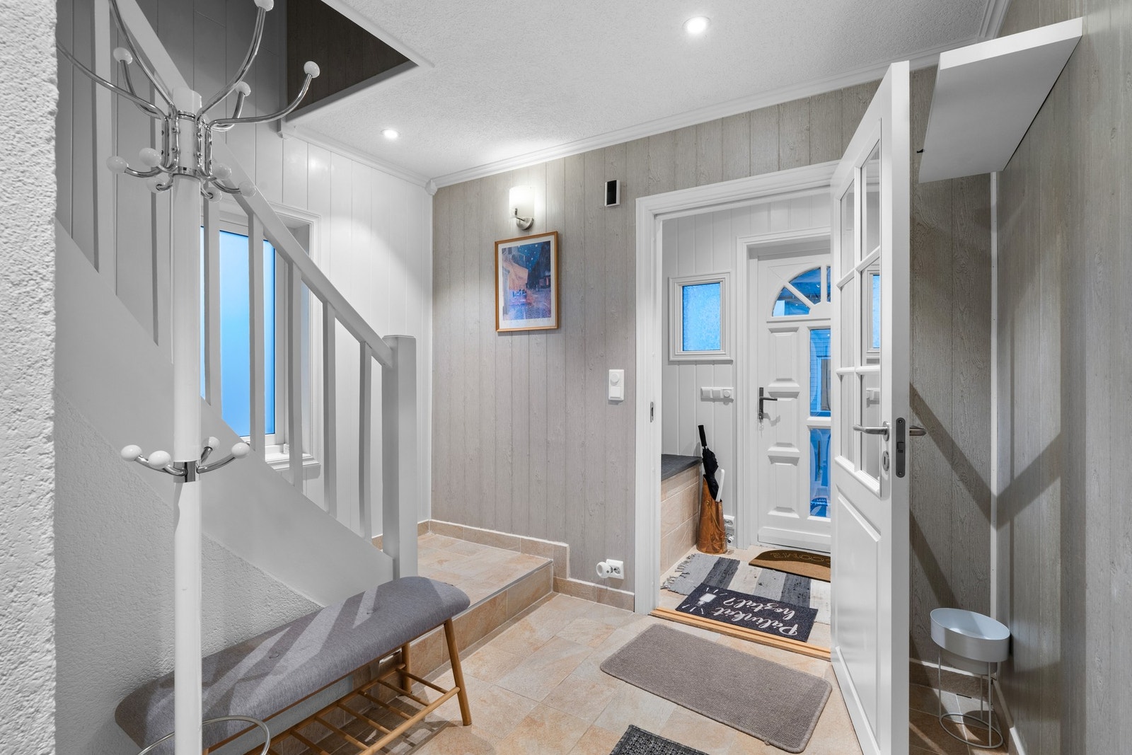 Velkommen inn til den lyse entreen! Galleribilde