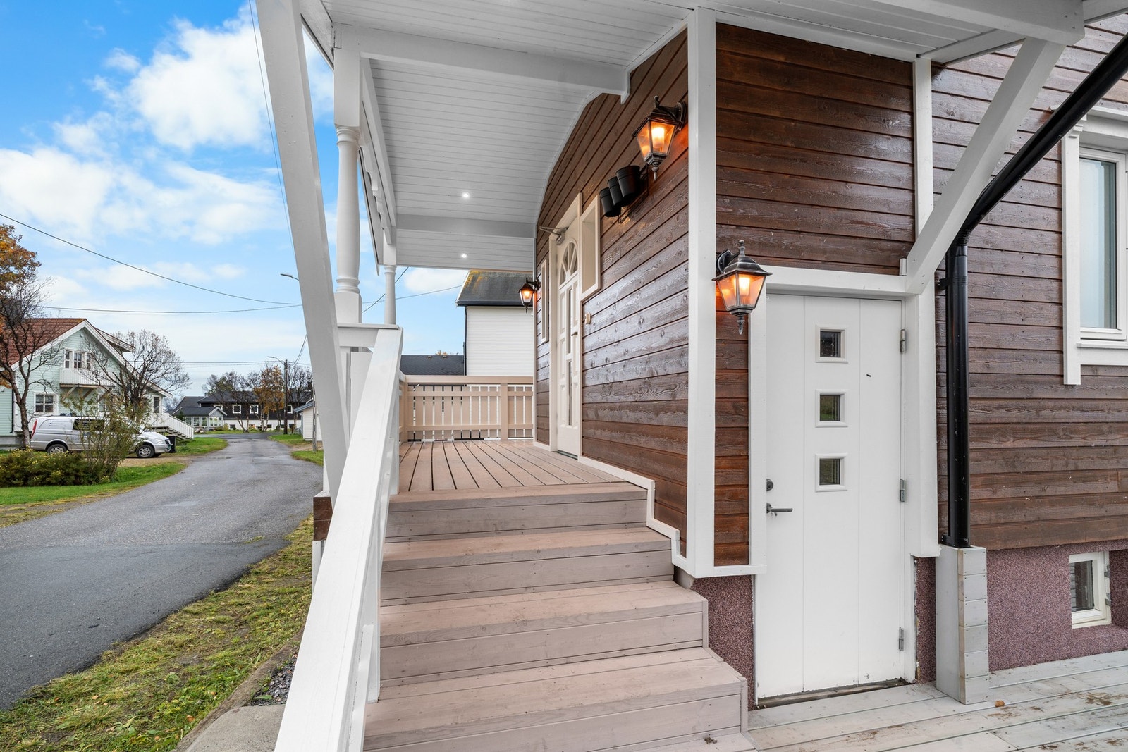 Inngangsparti mot øst. Galleribilde