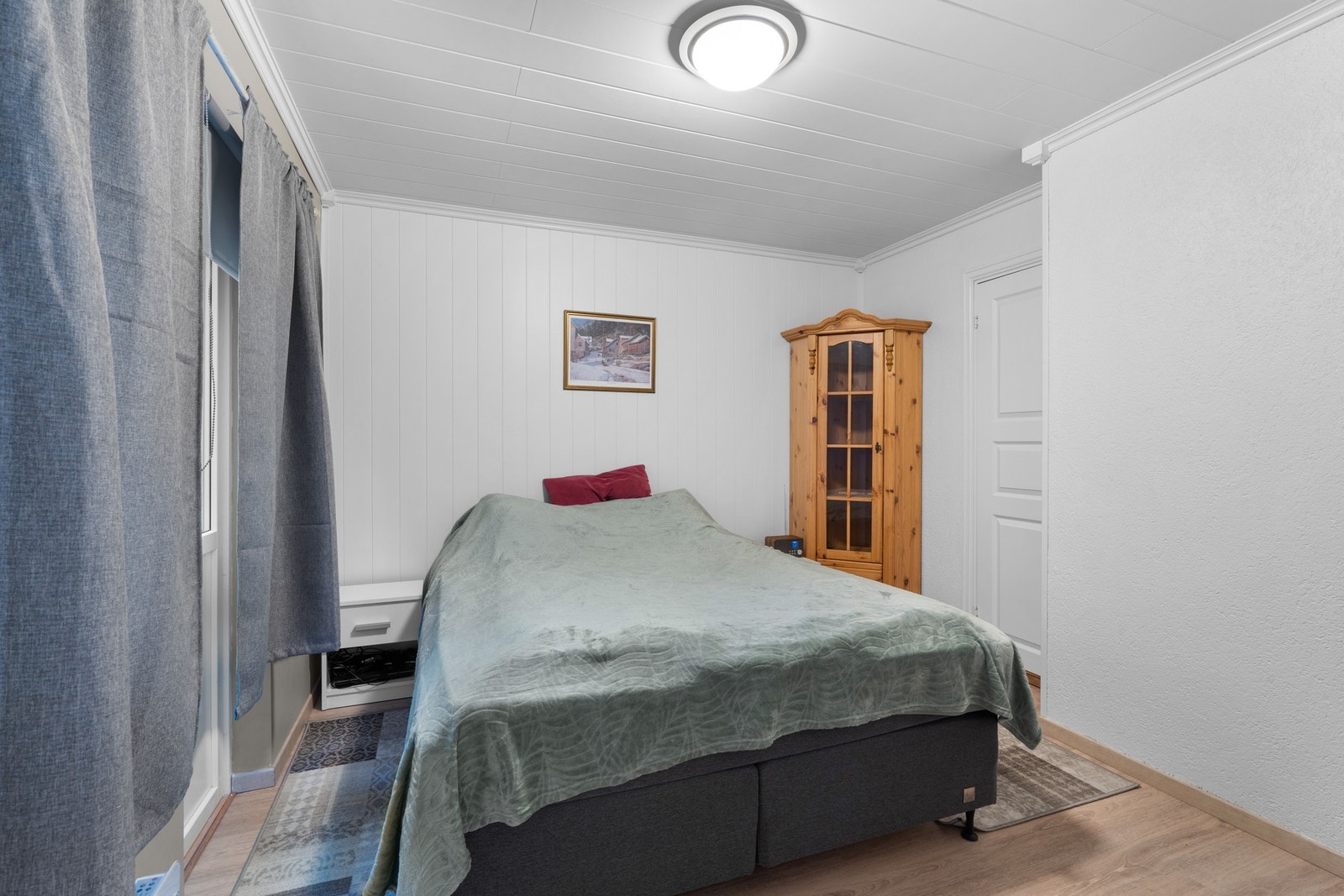 I etasjen er det også et soverom med tilhørende bad. Galleribilde