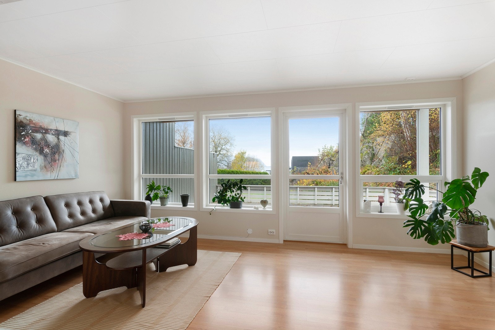 Utgang til terrasse fra stuen. Galleribilde