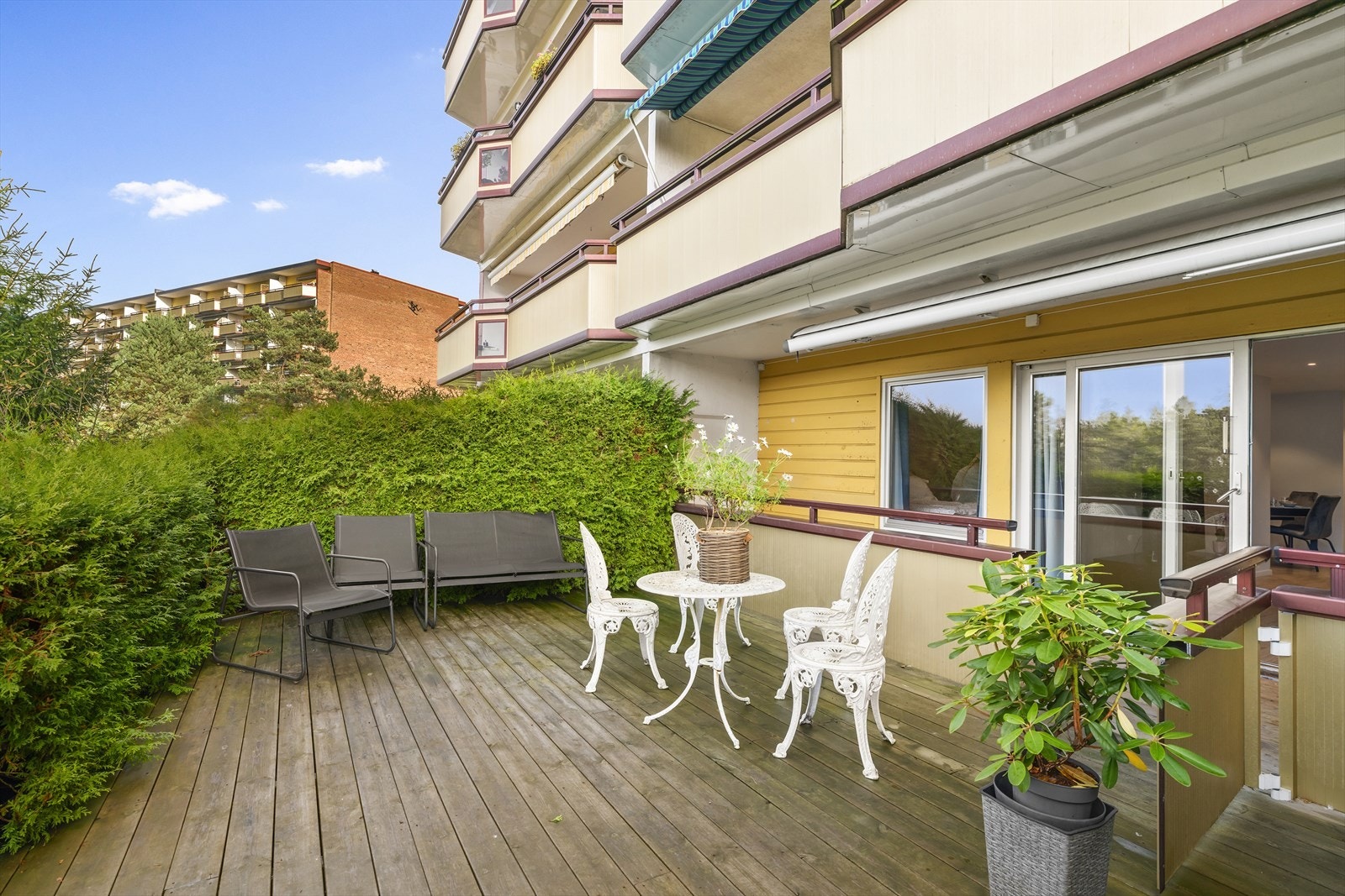 Her er det god plass til å nyte sommerkveldene. Galleribilde