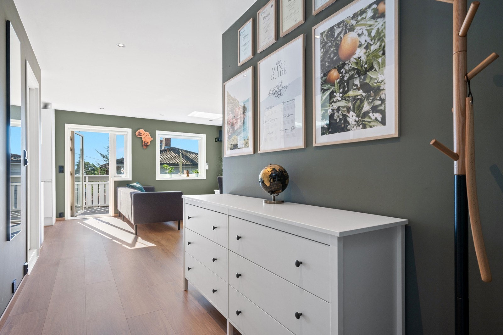 Leiligheten har en meget god standard og fine fargevalg Galleribilde