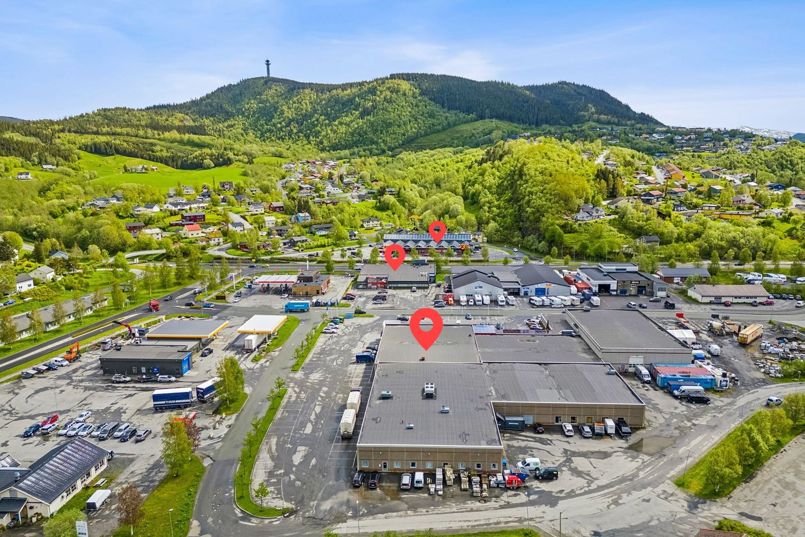 I nærområdet finner du flere matbutikker, Rema 1000, Spar og Coop Extra. Galleribilde