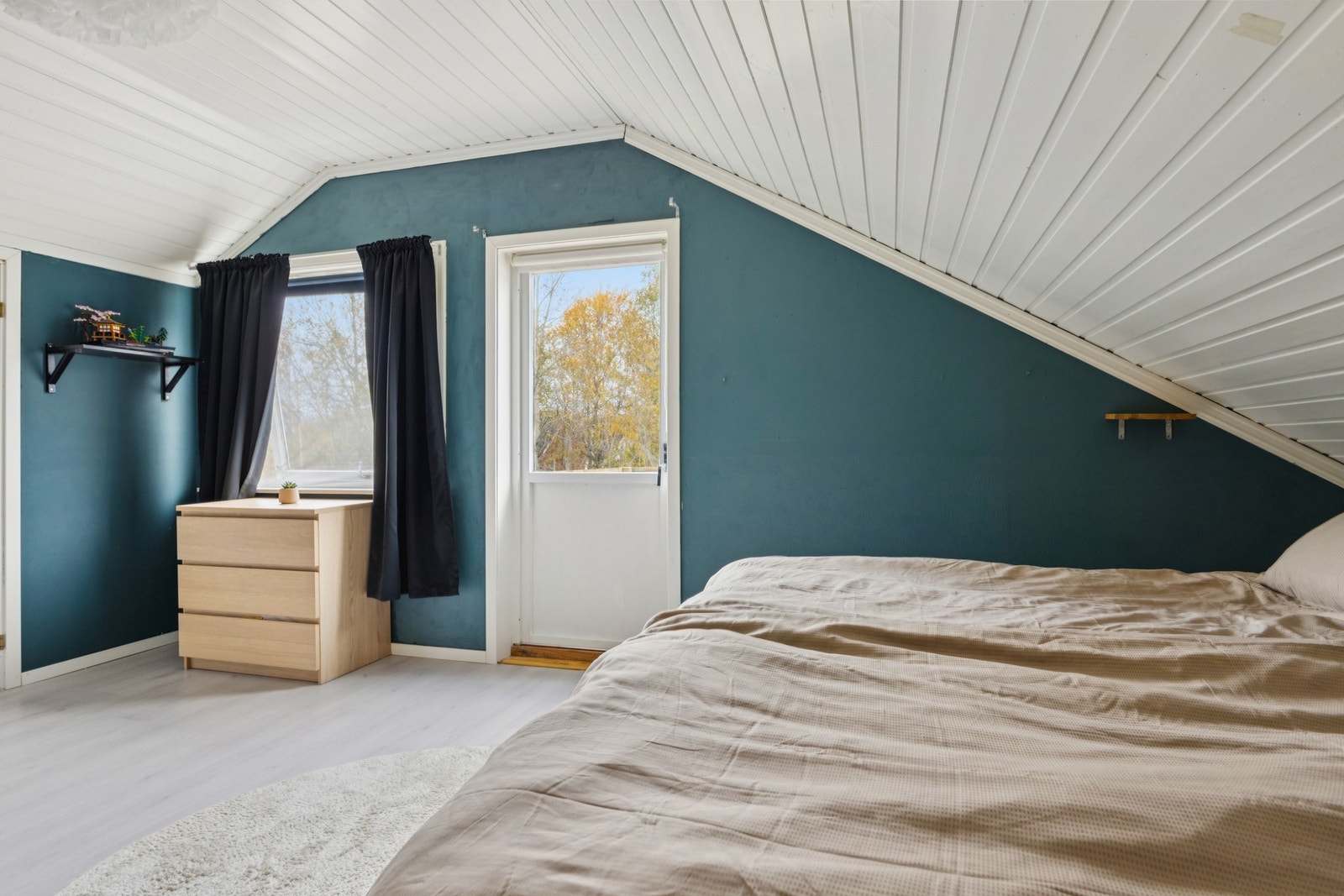 Soverommet har også en praktisk walk-in garderobe. Galleribilde