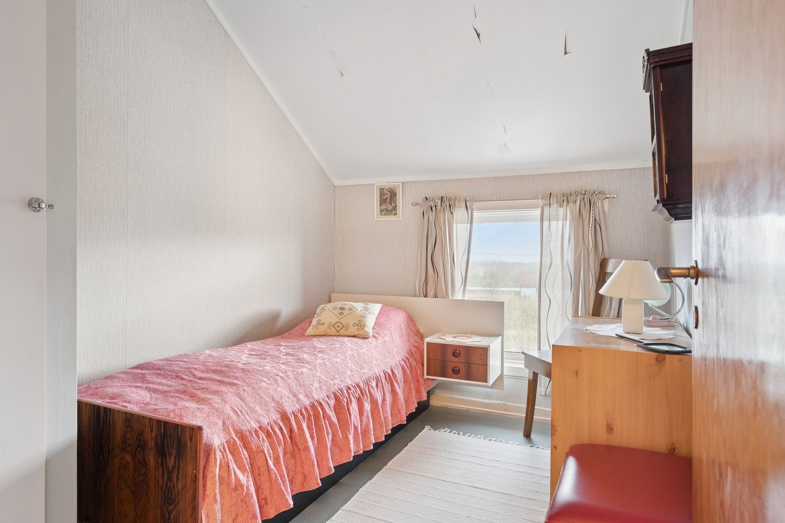 Rommene gir plass for møblering av seng og ulikt soveromsmøblement. Galleribilde