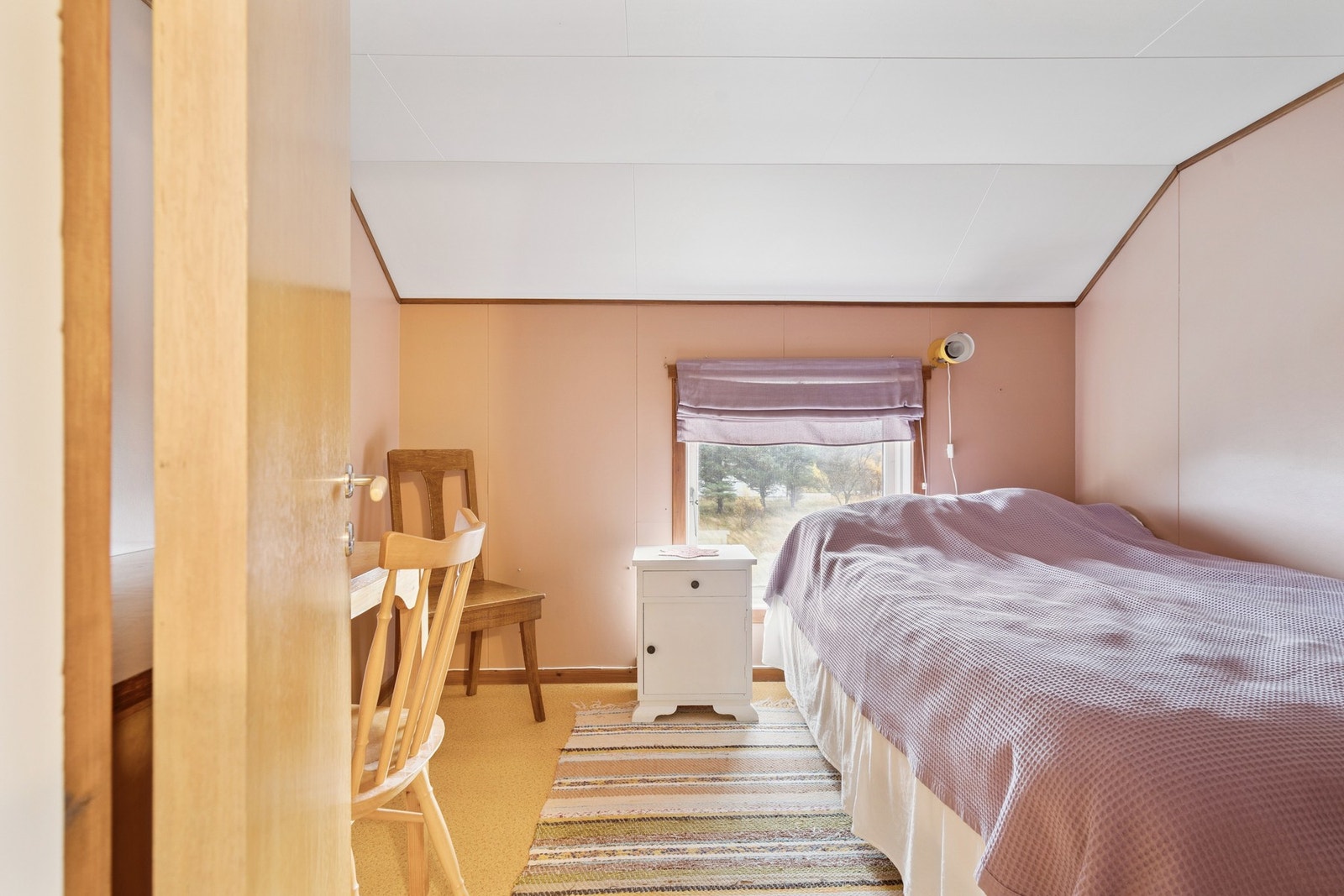 Soverommene har gode vindusflater, noe som medfører et behagelig inneklima. Galleribilde