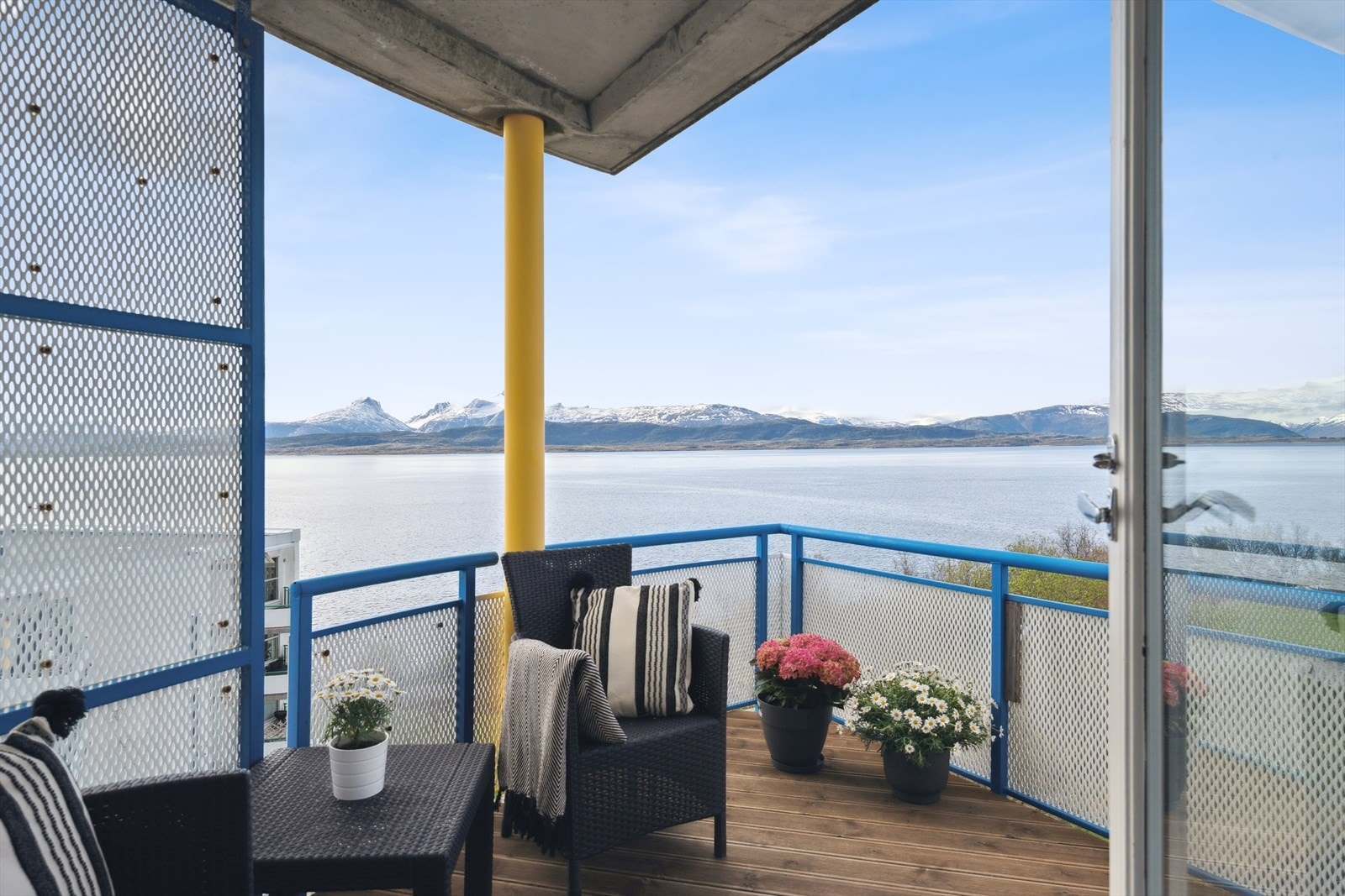 Her ser du bl.a. Saltfjorden, Straumøya, Børvasstindan m.m. Galleribilde