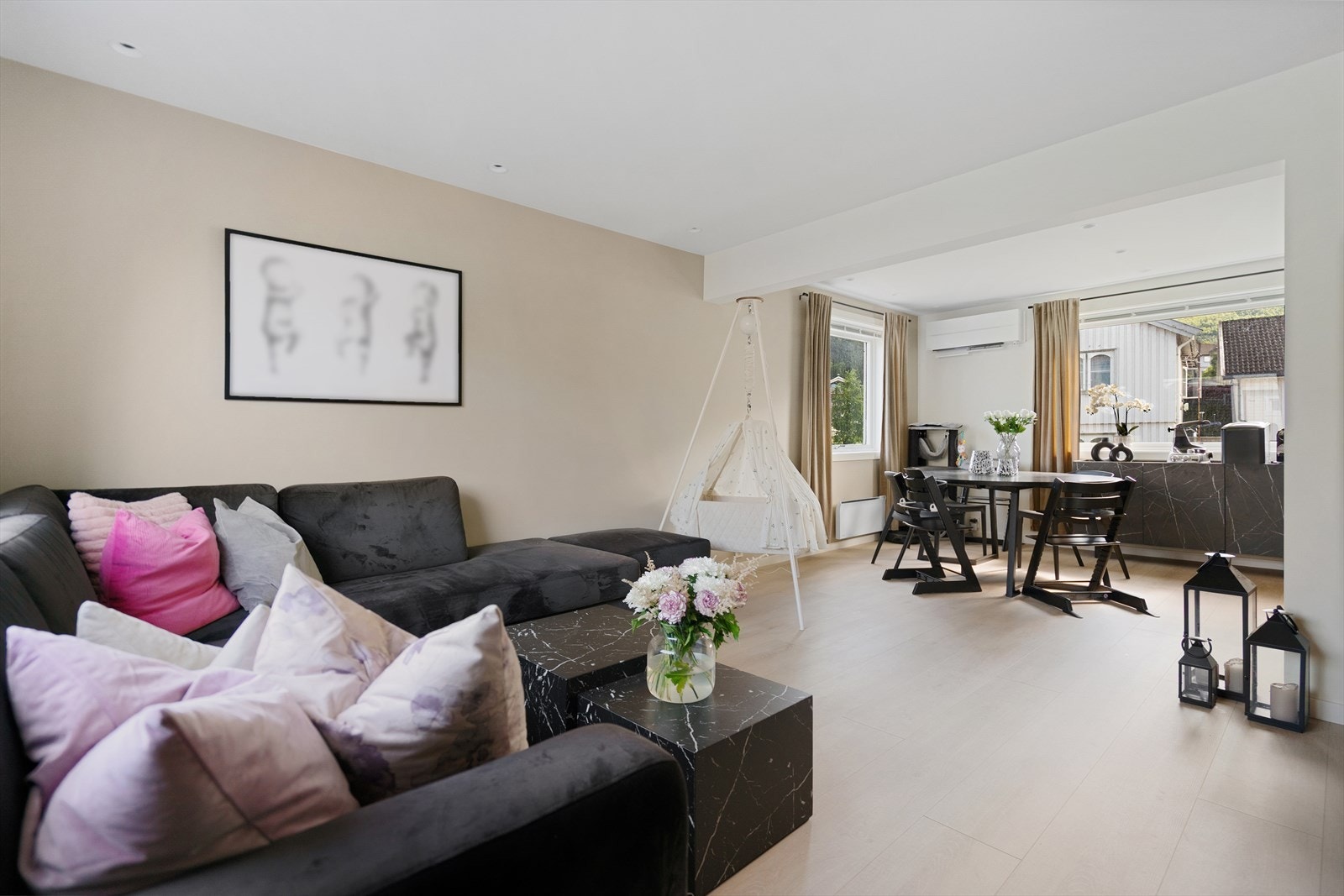 Stuen er utstyrt med varmepumpe Galleribilde