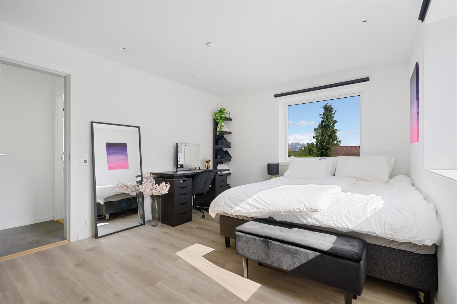 God plass til å kombinere både soveplass og kontorplass Galleribilde