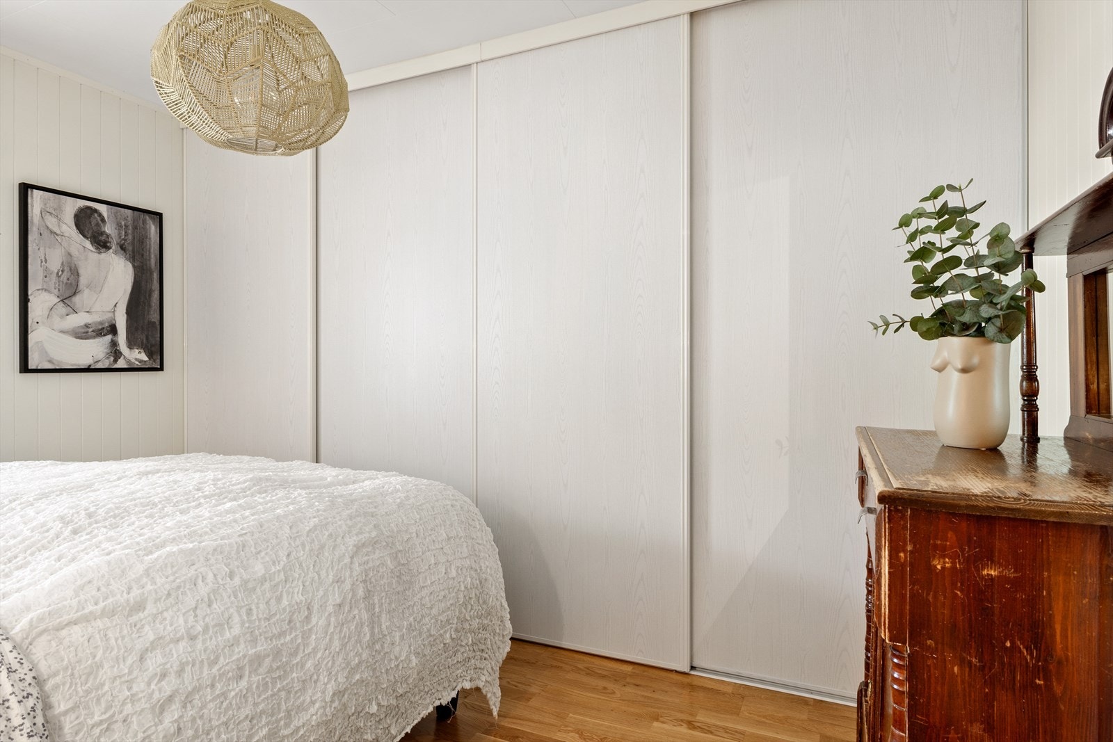 Garderobe med skyvedører. Galleribilde