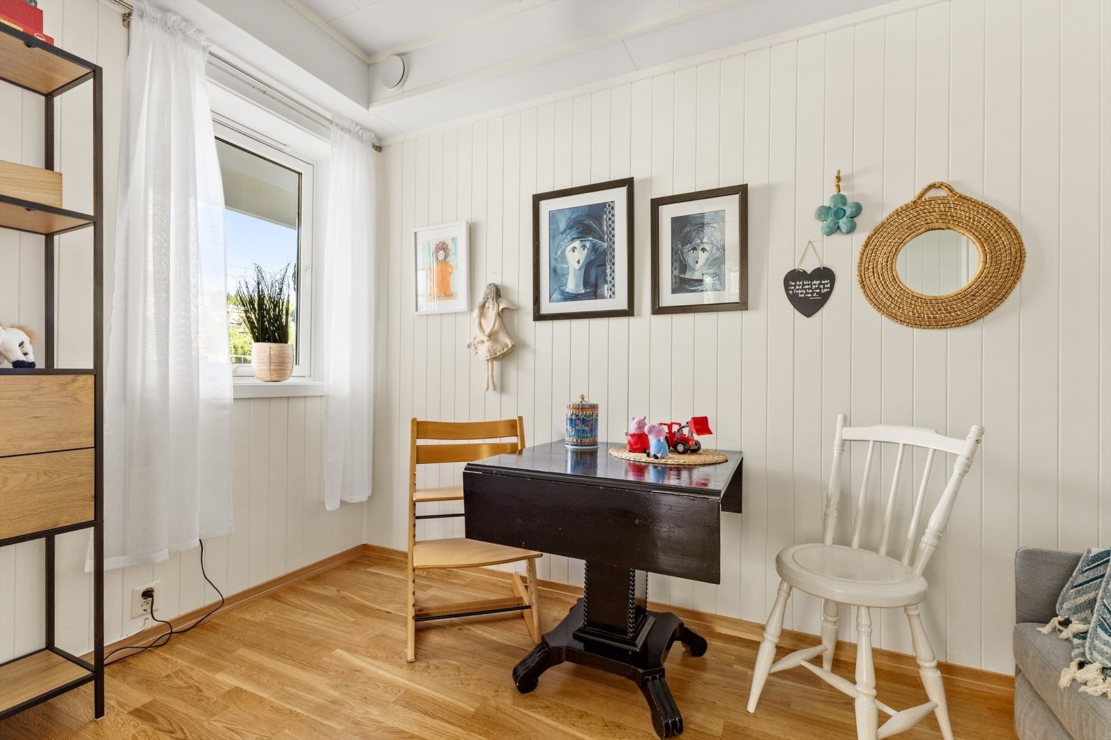 Dette er det minste av de to soverom; i dag benyttet til gjesterom. Galleribilde