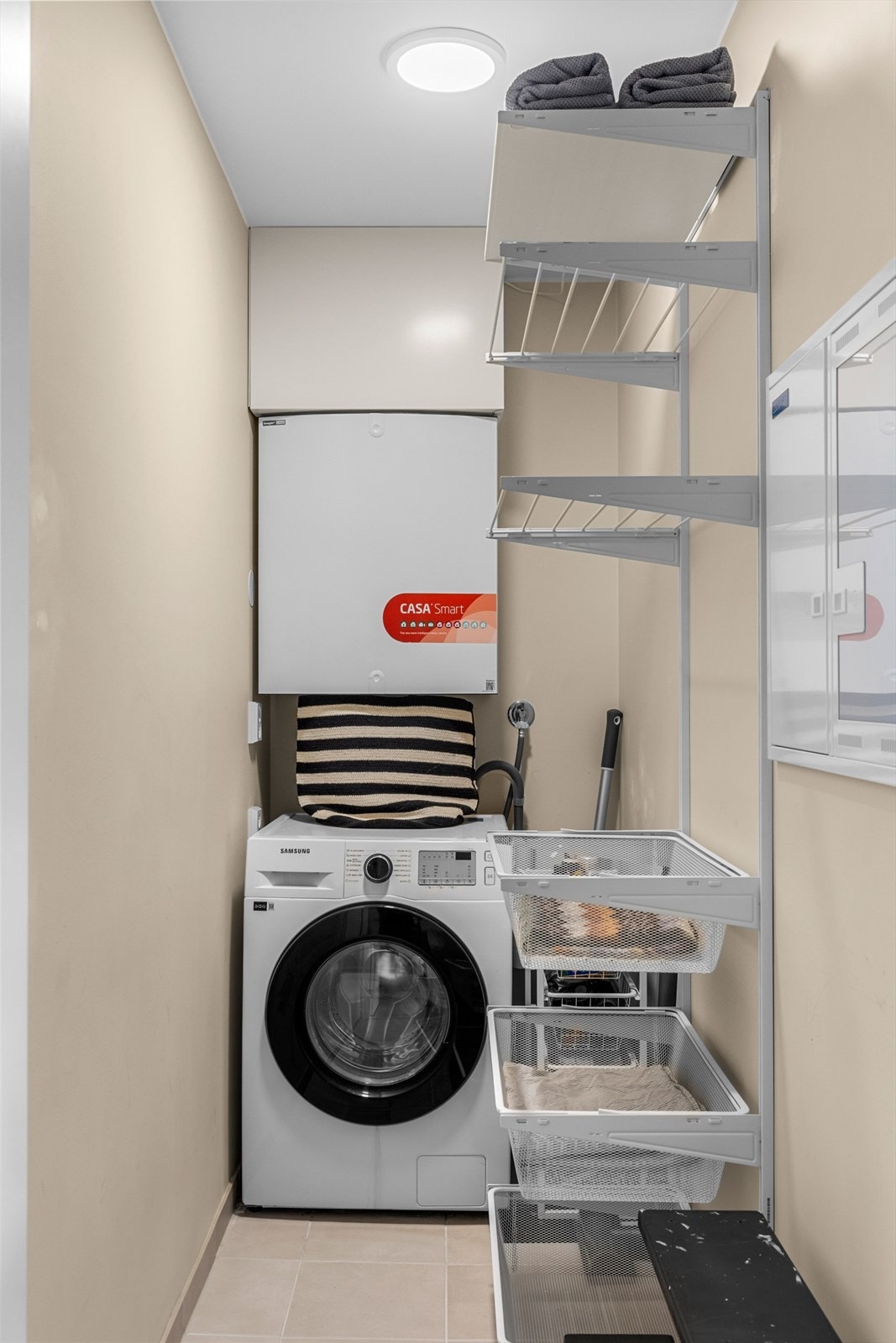 Bod/tekniskrom er utstyrt med kran og avløp for vaskemaskin som frigjør god plass på bad. Galleribilde