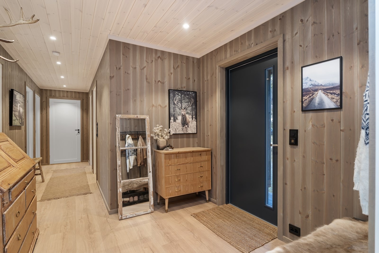 Gangen leder videre inn til soveromsfløyen Galleribilde