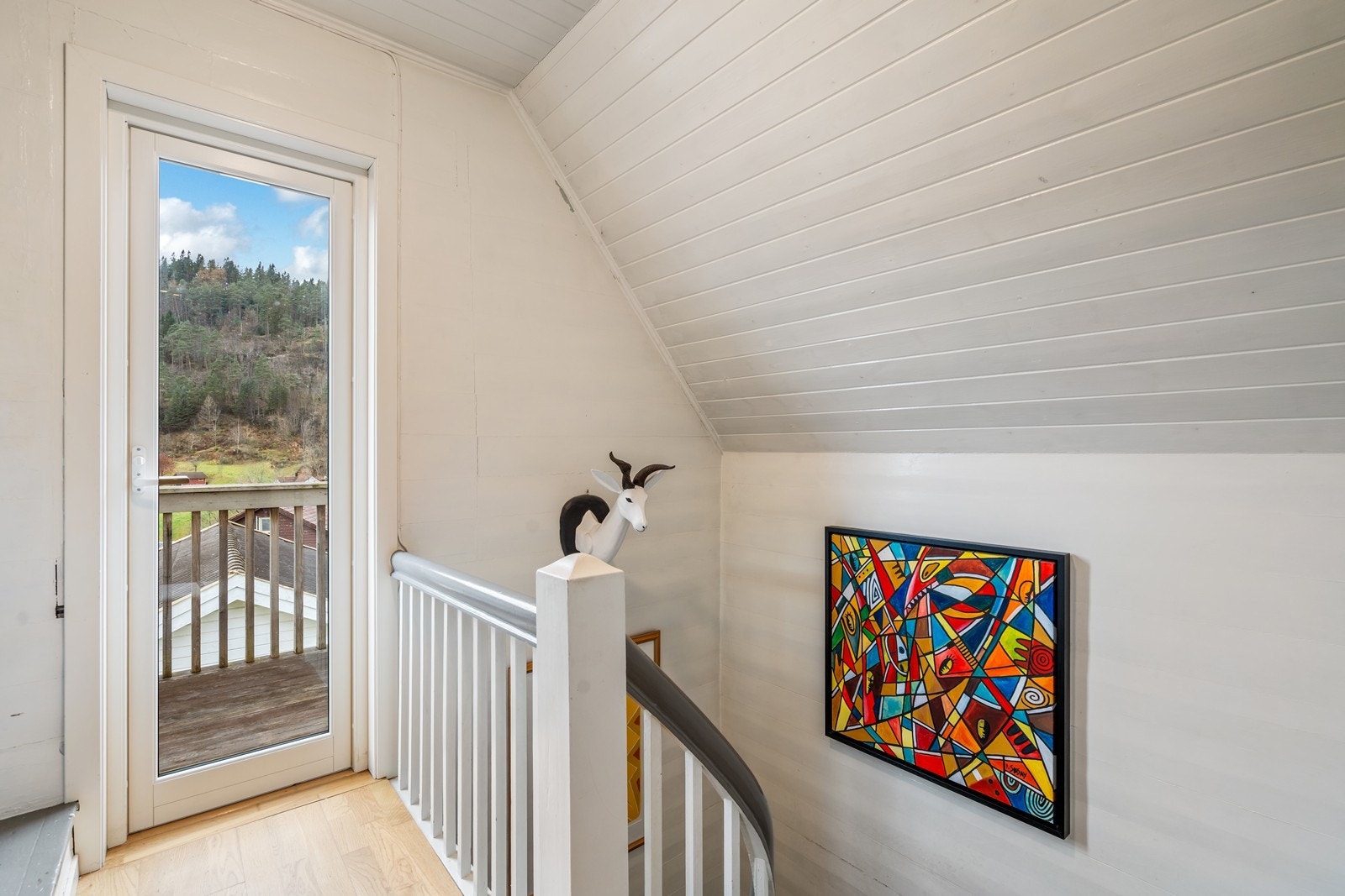 Utgang til lufte-altan i andre etasje. Galleribilde