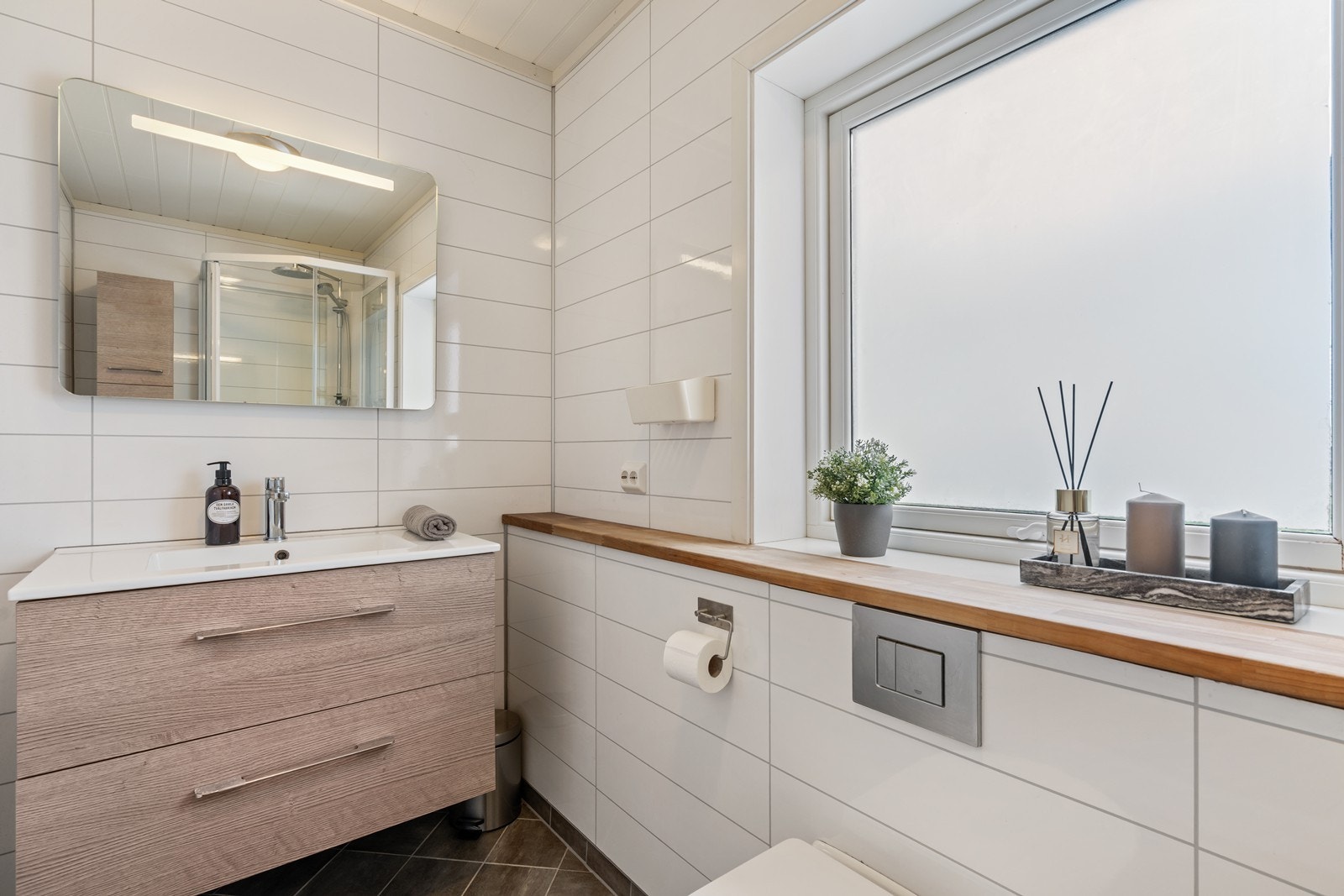 Delikat og moderne baderom. Galleribilde