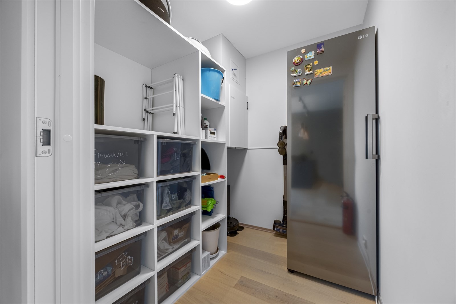 Praktisk spisskammers / bod i tilknytning til kjøkkenet. Galleribilde