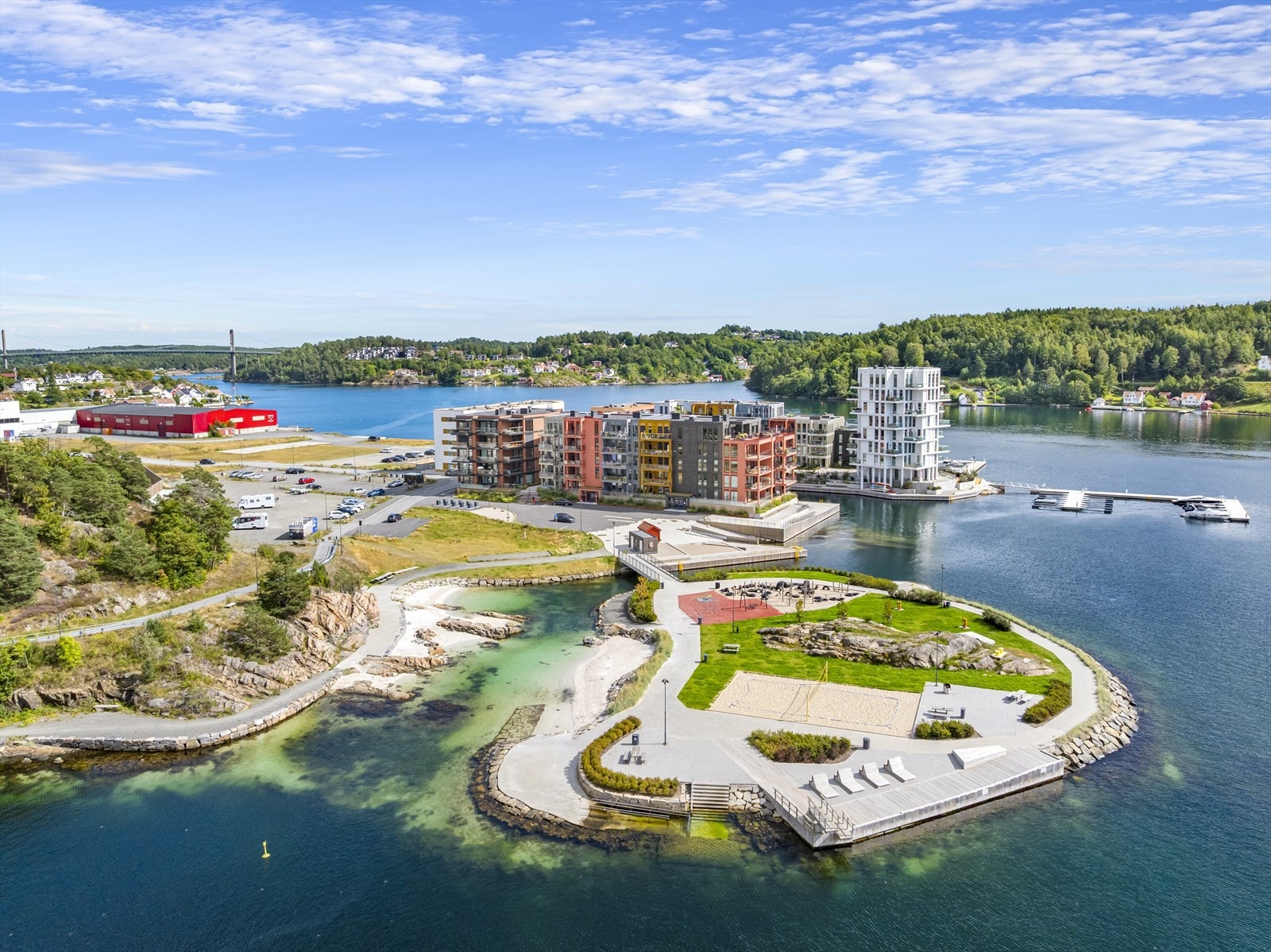 Bryggebyen er fortsatt i utvikling med her befinner man seg i områdets absolutte indrefilèt og den sydvestre delen som består av byggetrinn 1 og 3 er nå ferdigstilt. Galleribilde