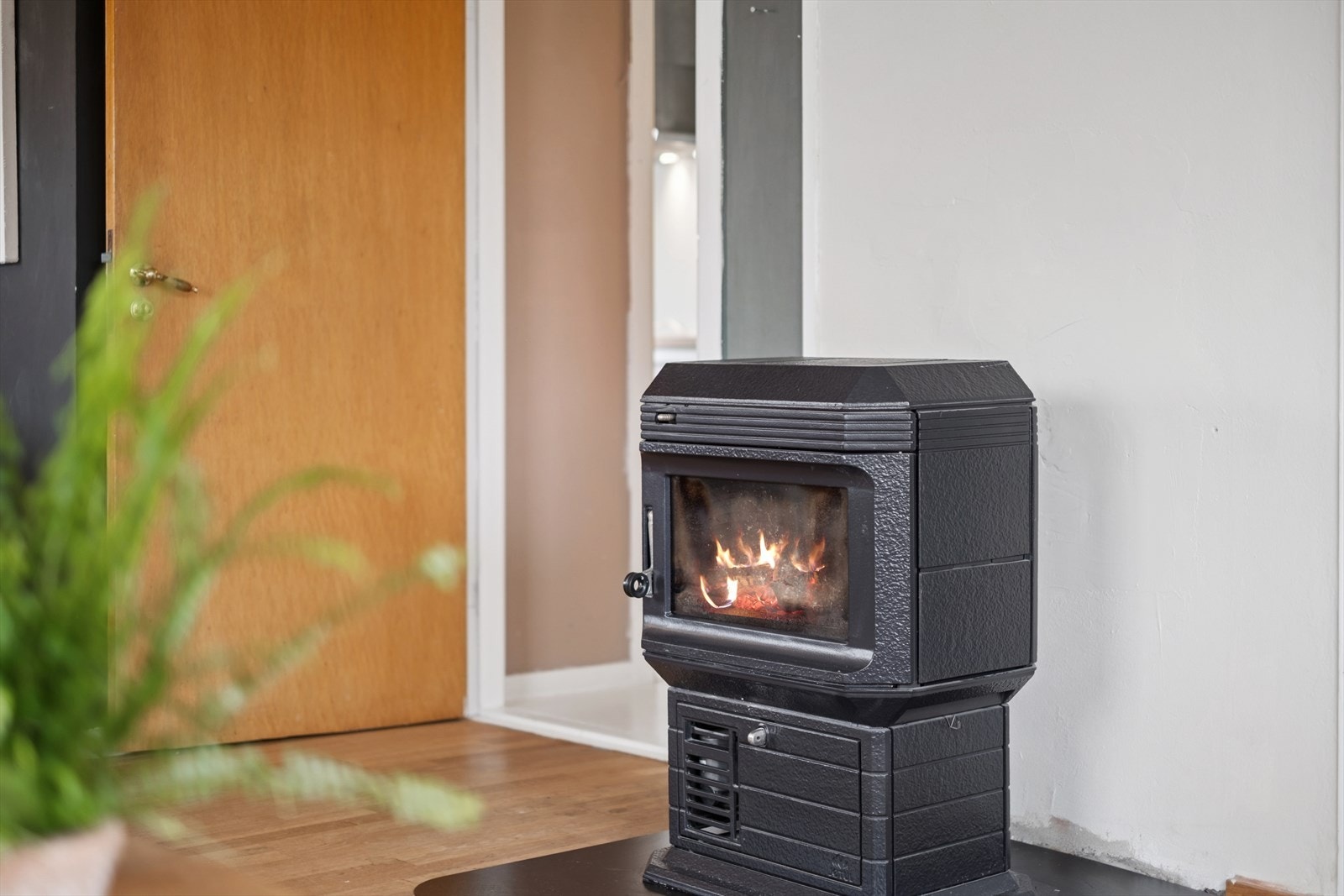 Fin peisovn i stue. Galleribilde