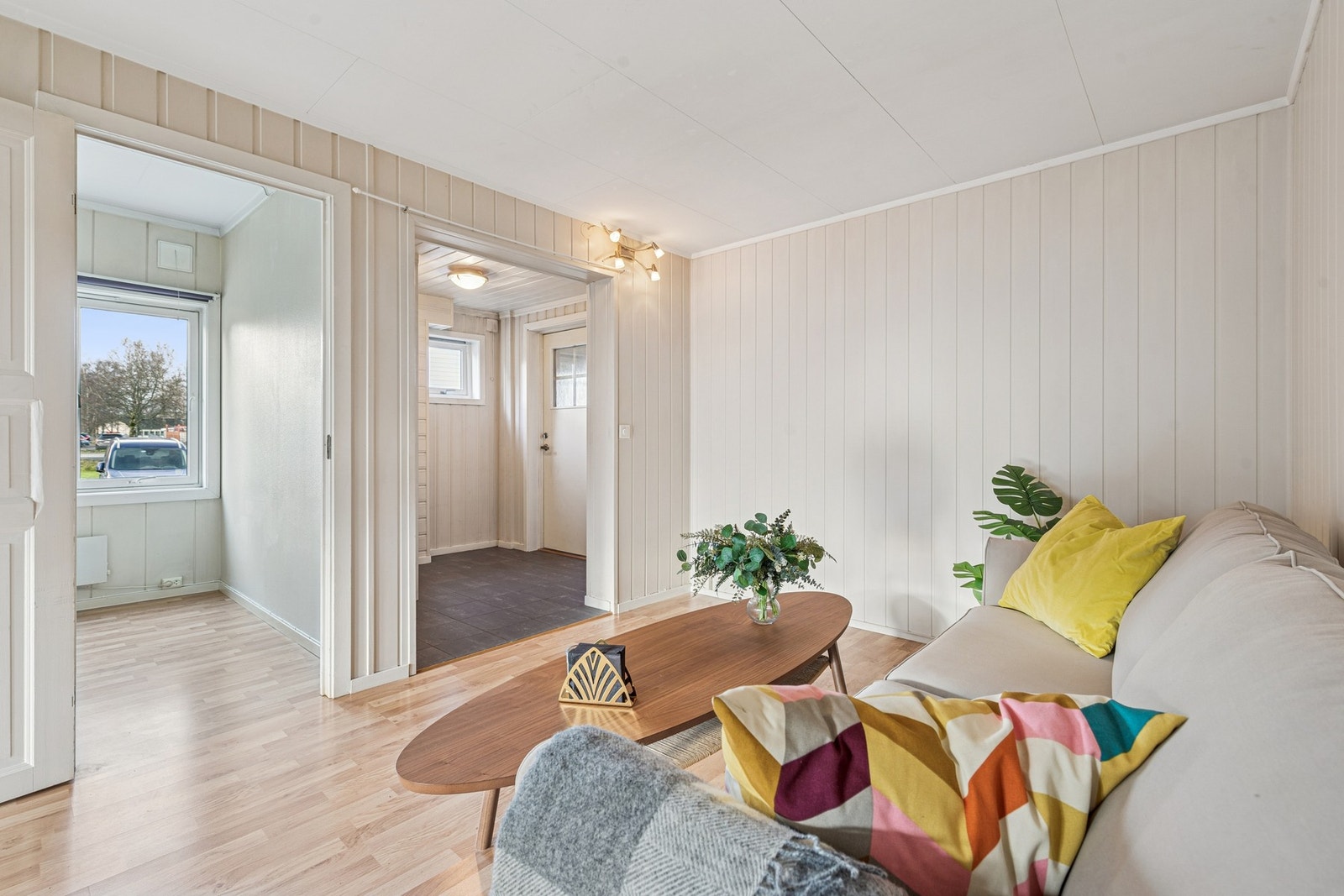 Med god plass til både sofagruppe og spisebord. Galleribilde