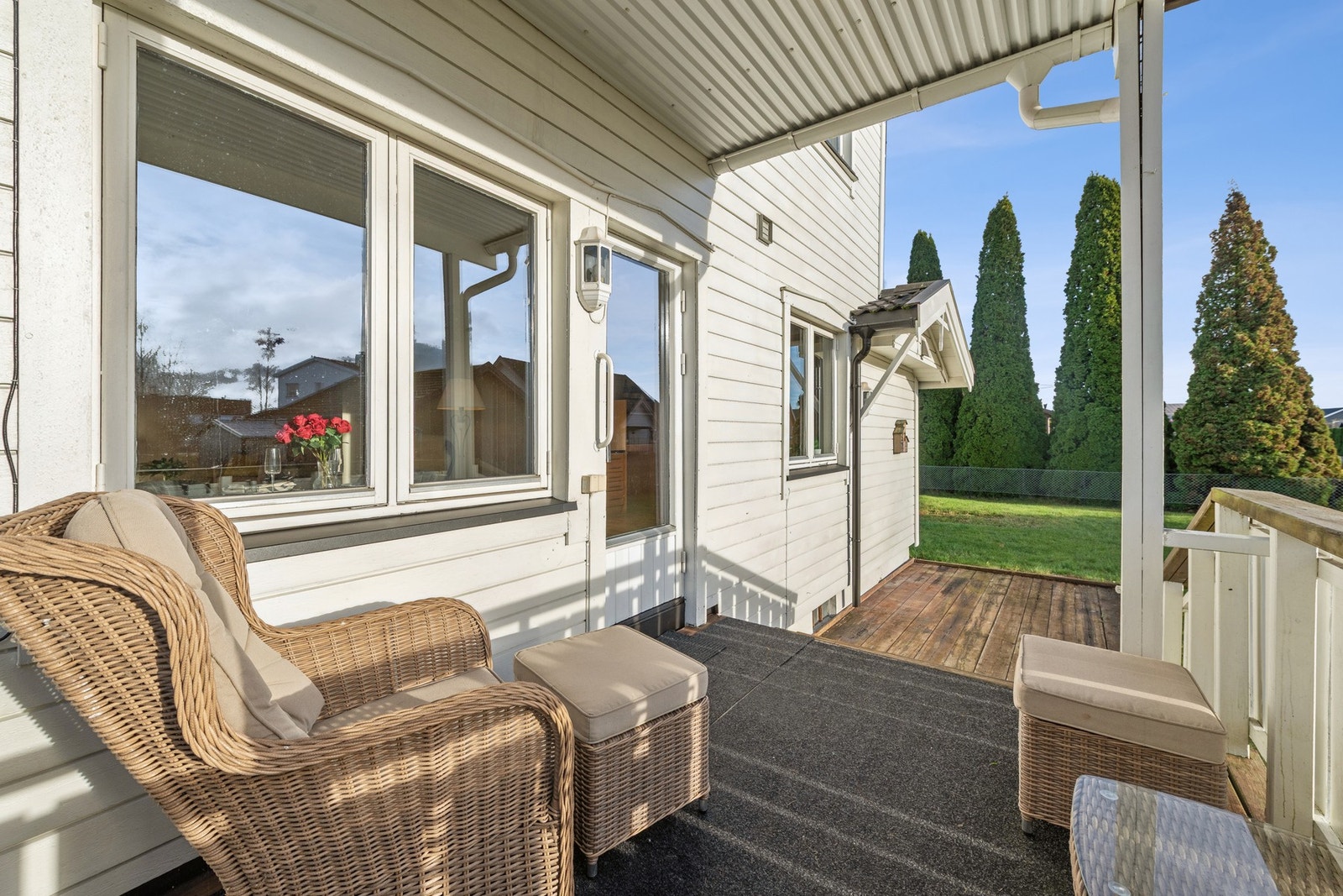 Her kan du nyte morgenkaffen eller ettermiddagssolen i rolige omgivelser Galleribilde